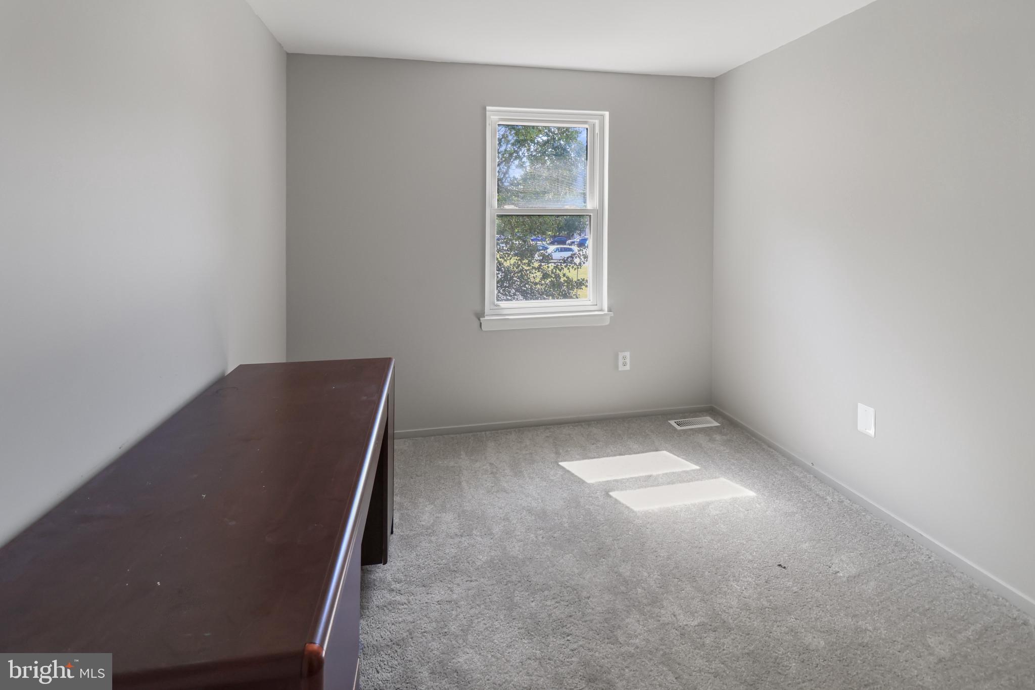 SEVEN COURTS - Residential