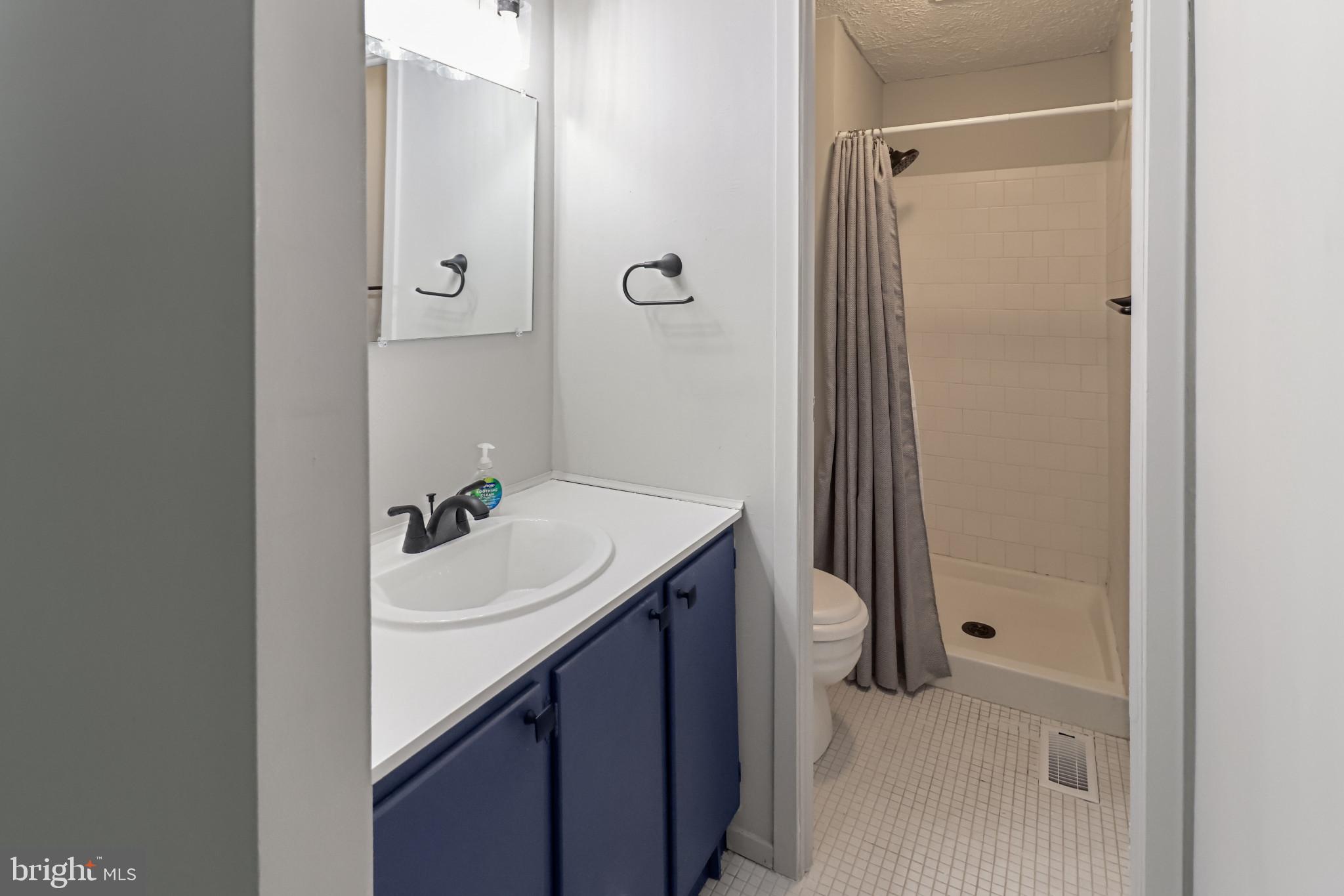 SEVEN COURTS - Residential