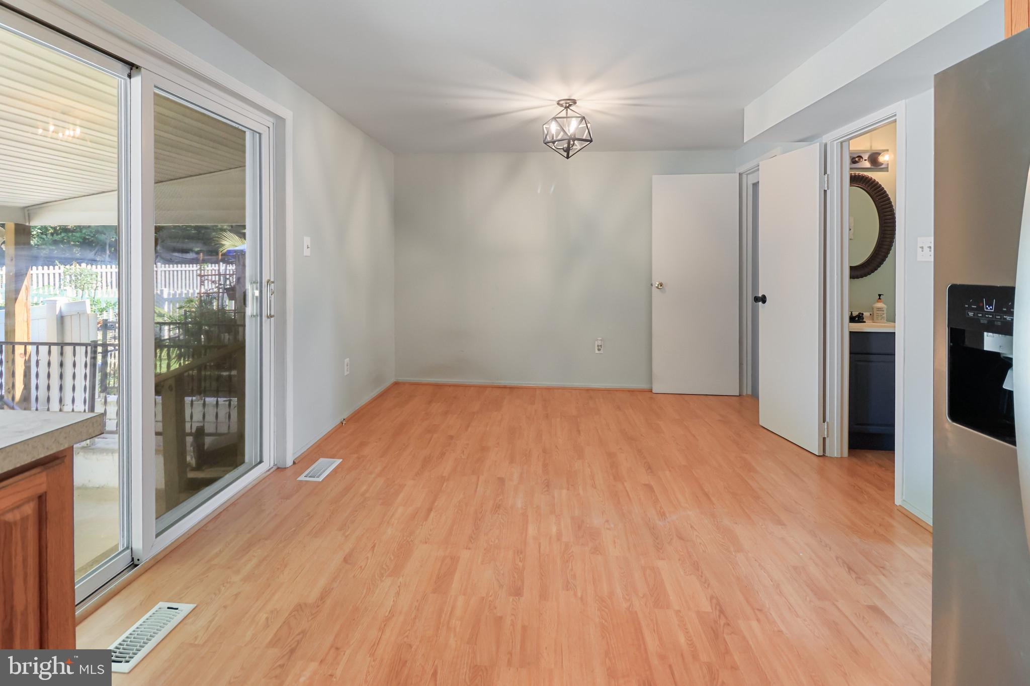 SEVEN COURTS - Residential