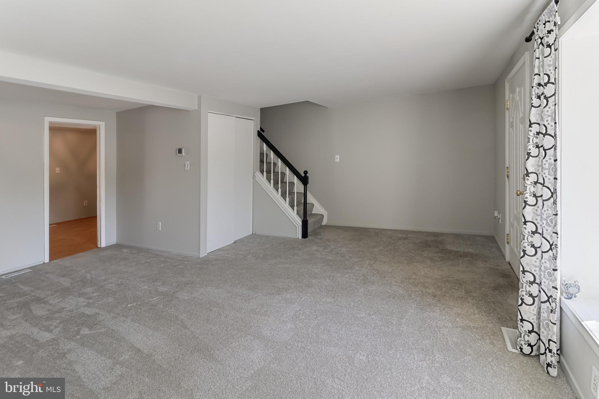 SEVEN COURTS - Residential