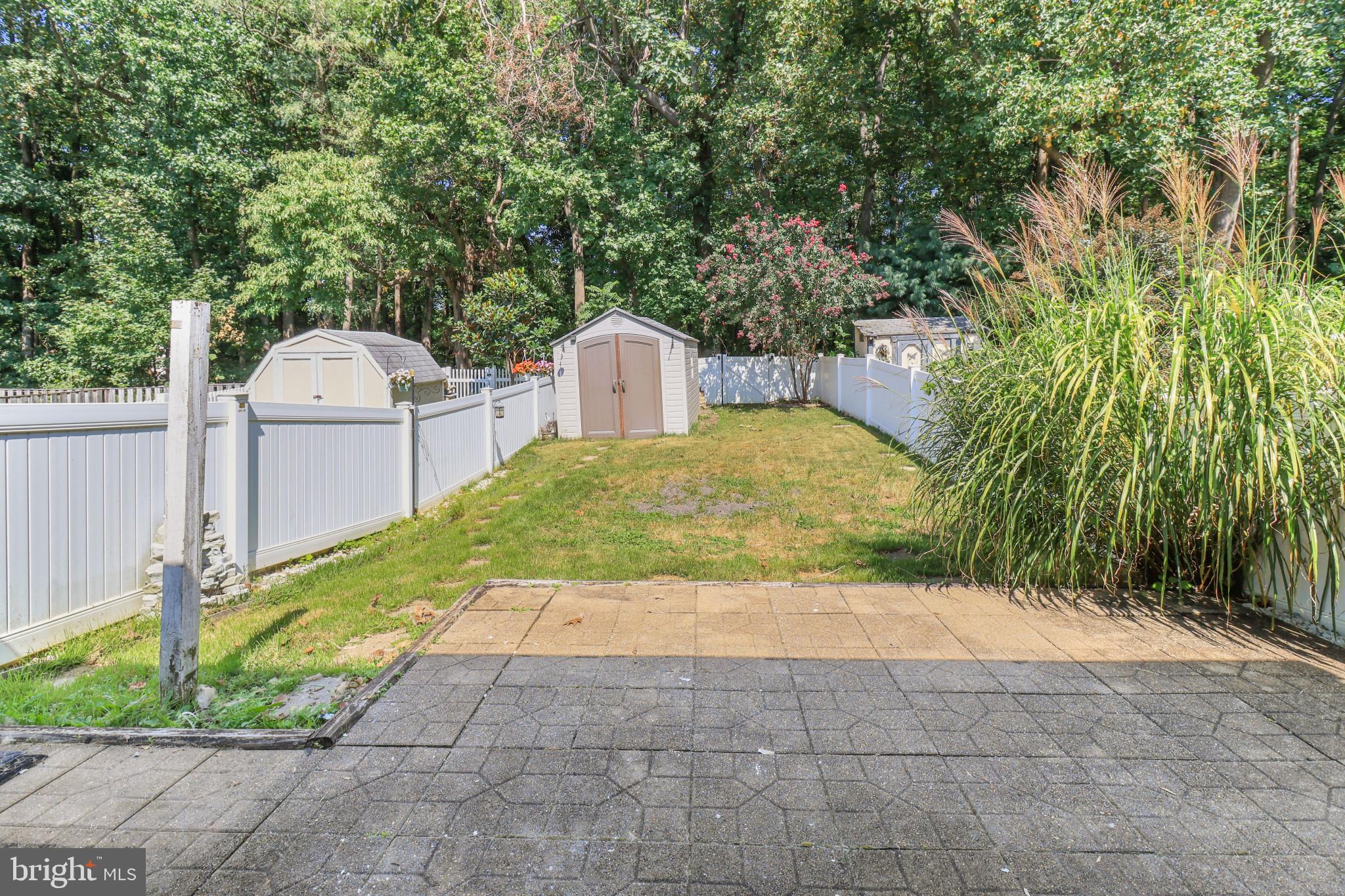 SEVEN COURTS - Residential