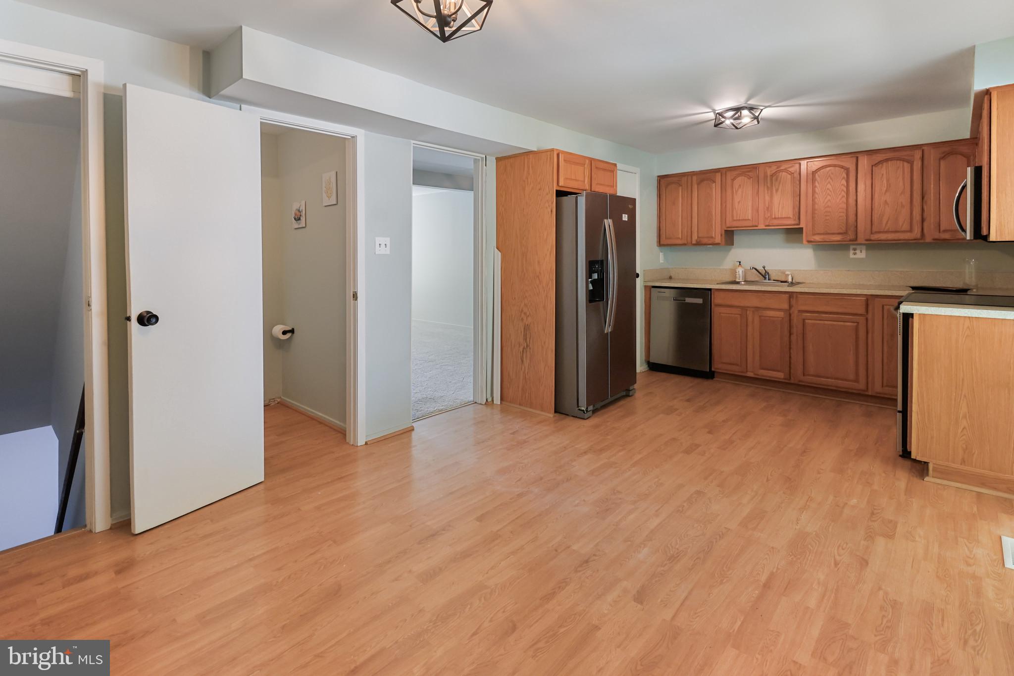 SEVEN COURTS - Residential