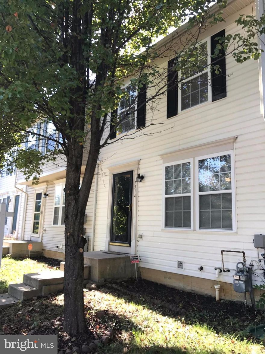 LOVELY TOWNHOME IN DESIREABLE COMMUNITY!!  LOTS OF NATURAL LIGHT THROUGHOUT. LARGE EAT-IN KITCHEN WITH HARDWOOD FLOORS AND LARGE PANTRY.  MASTER BEDROOM WITH A FULL MASTER BATHROOM.  LARGE FINISHED LOWER LEVEL WITH ANOTHER FULL BATHROOM.  NEW CARPET AND FRESHLY PAINTED THROUGHOUT.   NEAR RESTAURANTS, SCHOOLS, SHOPPING AND COMMUTER ROUTES.  MUST SEE!!