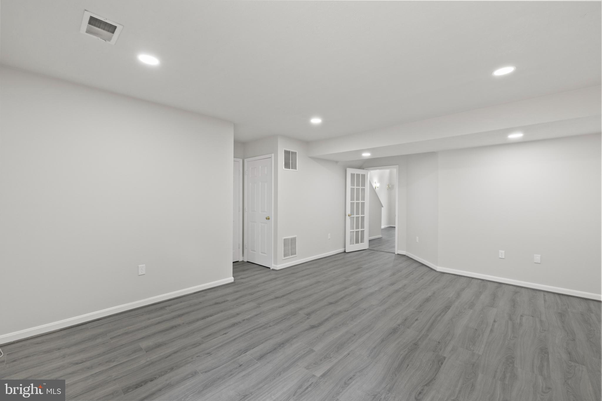 MCNAIR FARMS LANDBAY - Residential Lease