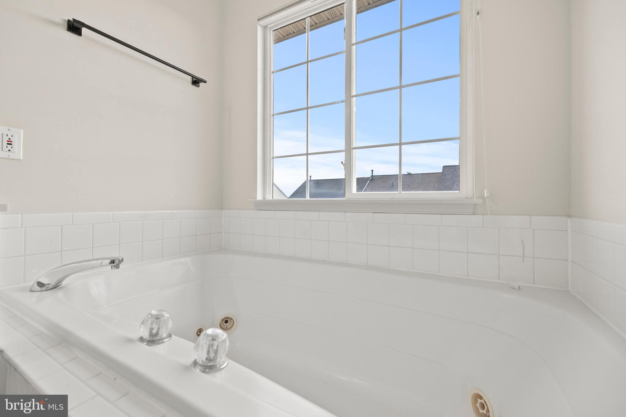 MCNAIR FARMS LANDBAY - Residential Lease