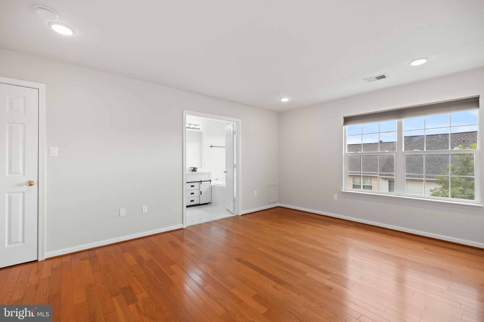 MCNAIR FARMS LANDBAY - Residential Lease