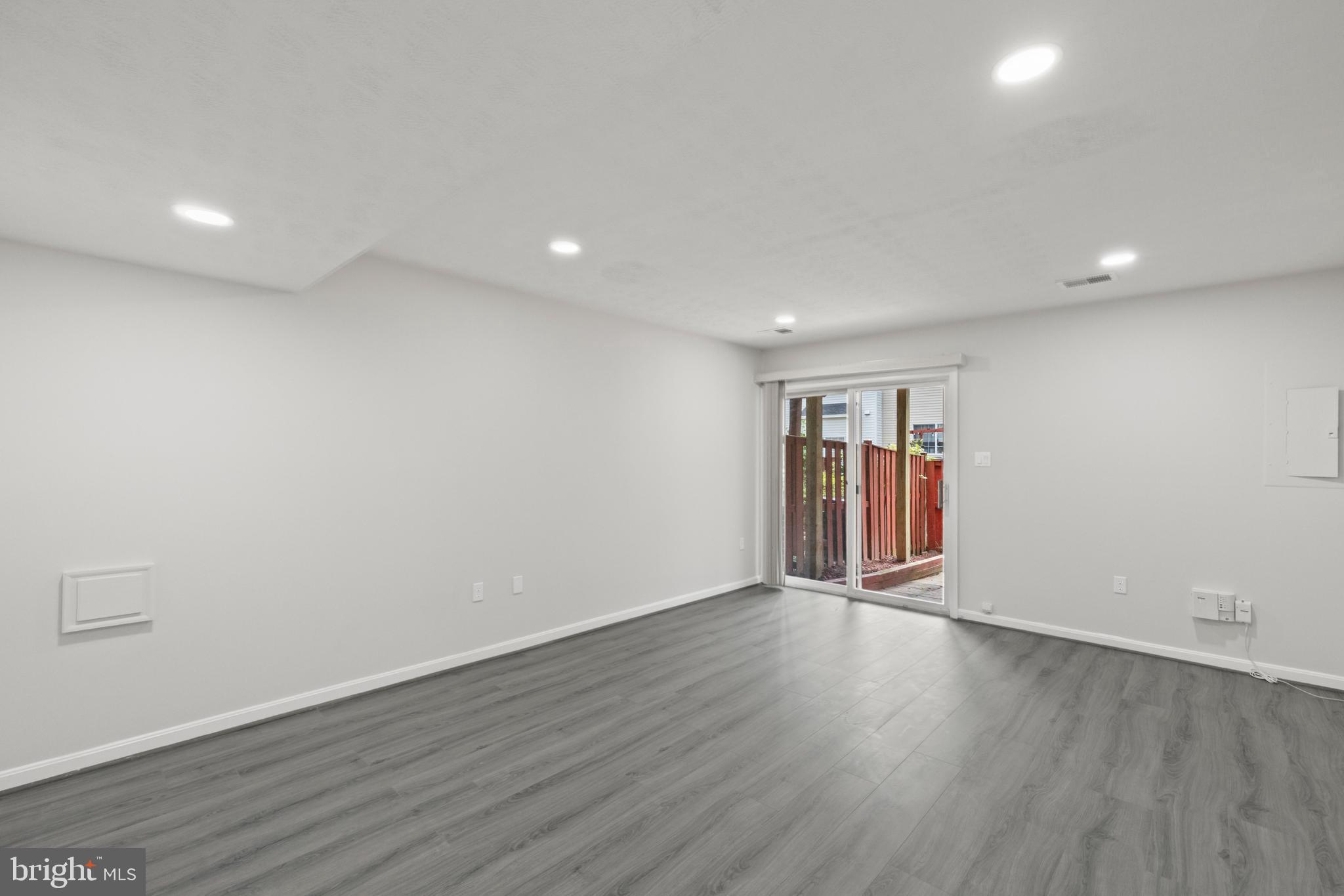 MCNAIR FARMS LANDBAY - Residential Lease