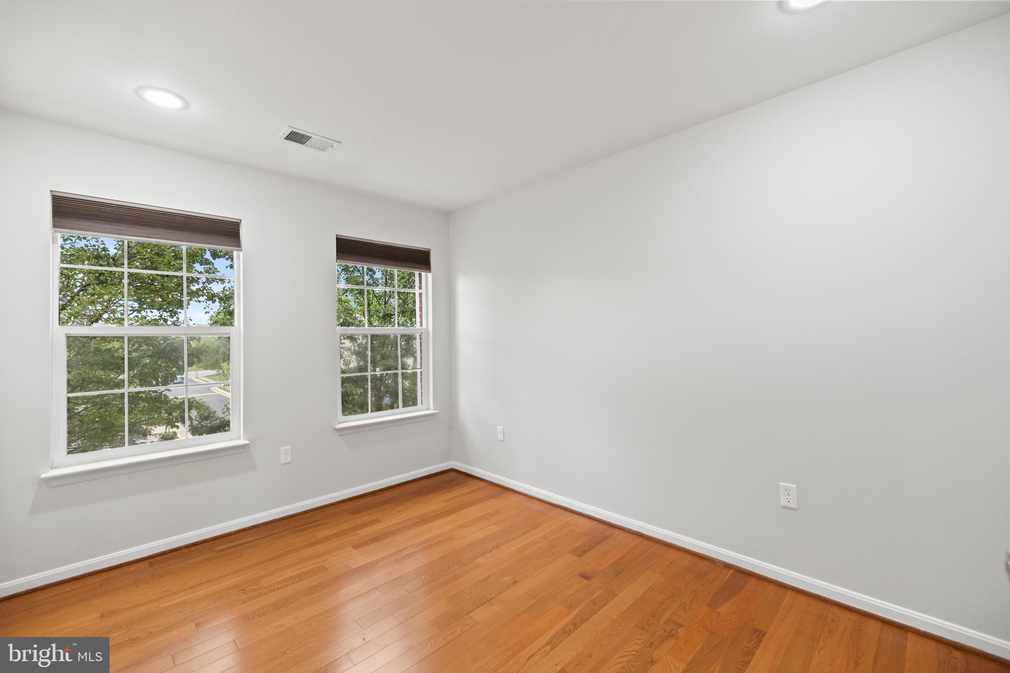 MCNAIR FARMS LANDBAY - Residential Lease