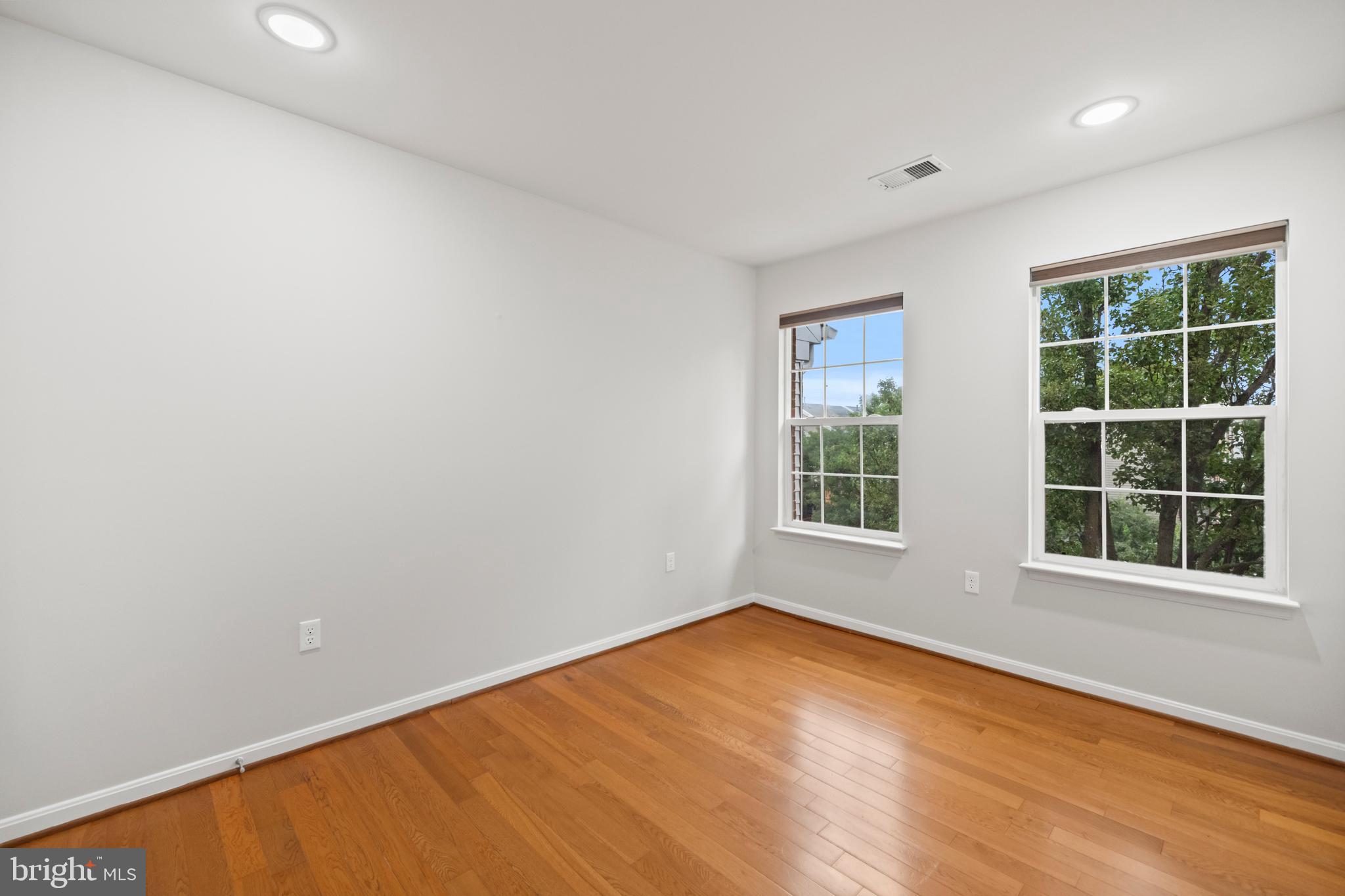 MCNAIR FARMS LANDBAY - Residential Lease