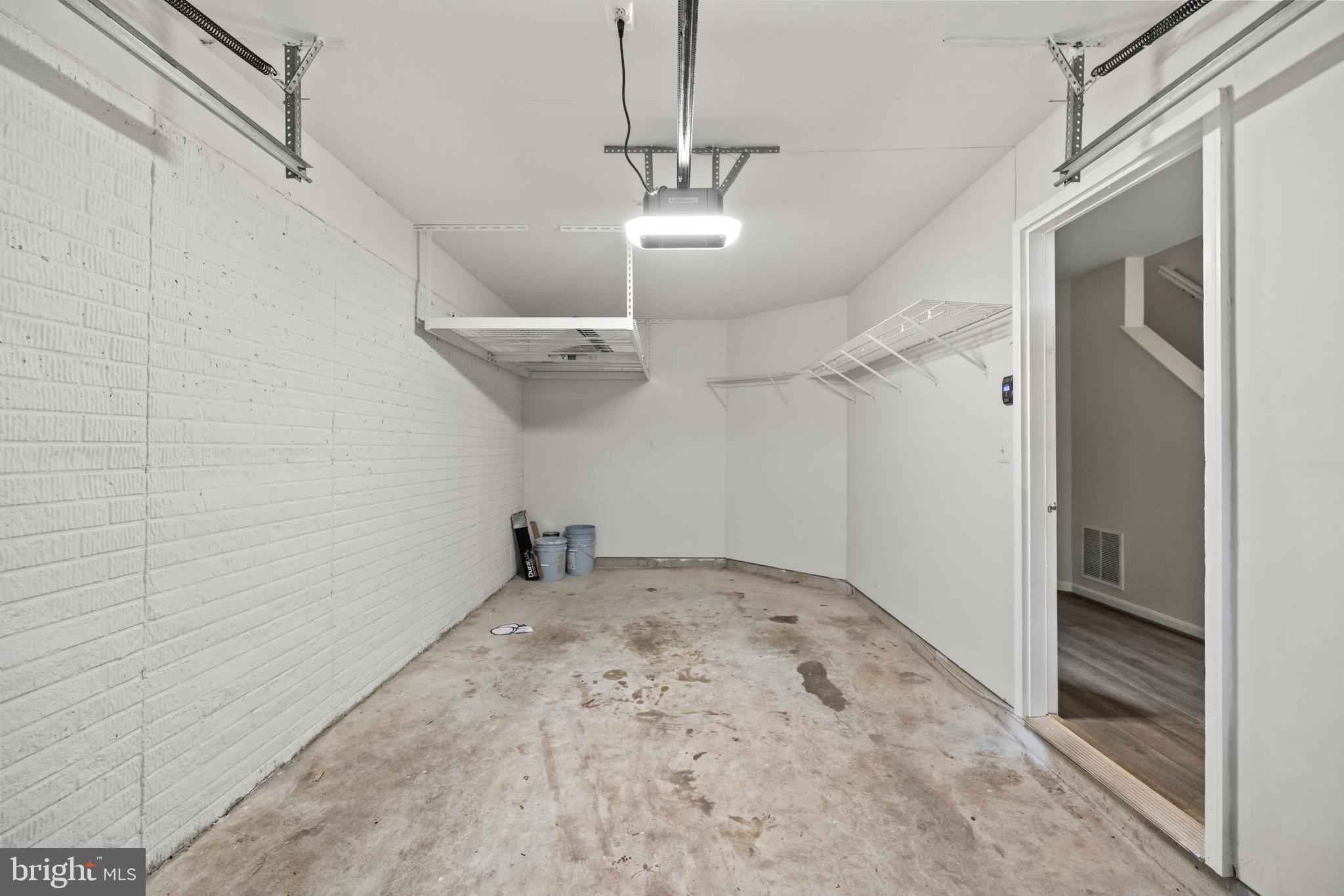 MCNAIR FARMS LANDBAY - Residential Lease