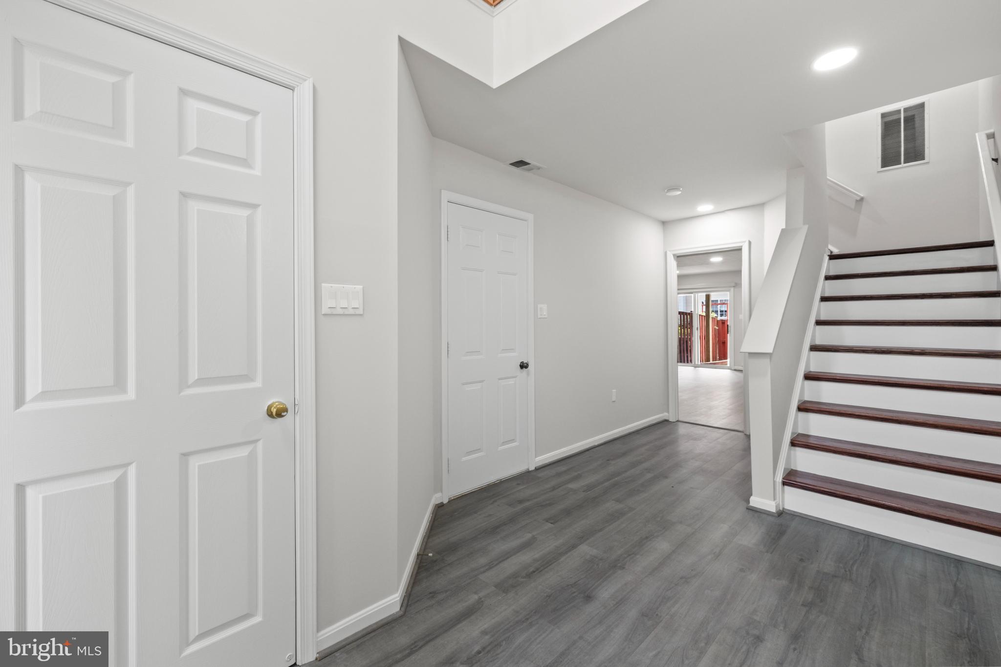 MCNAIR FARMS LANDBAY - Residential Lease