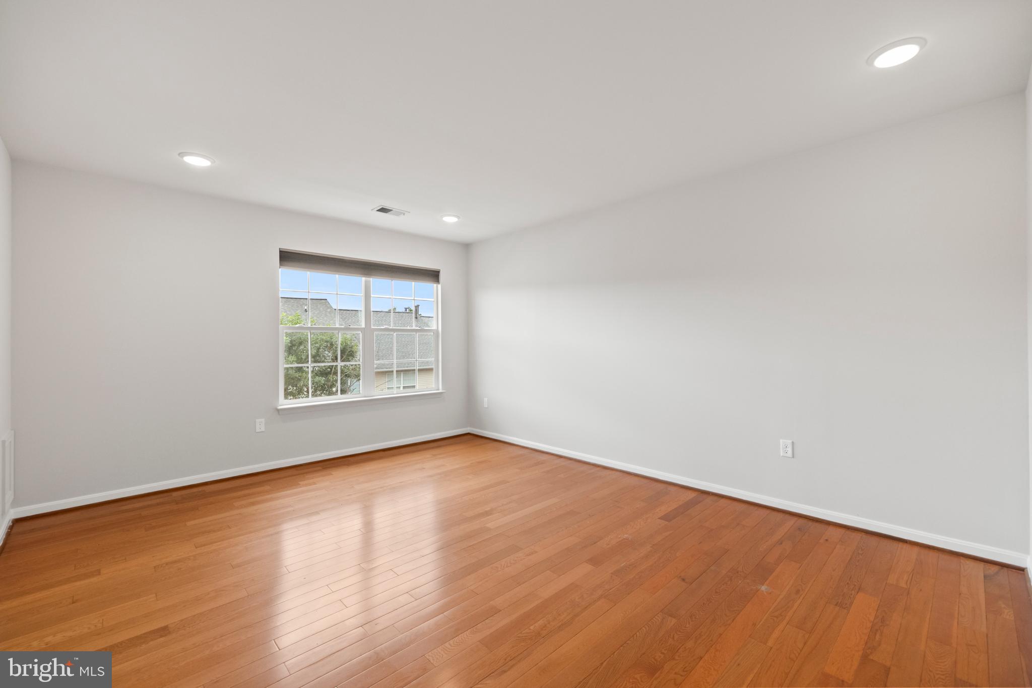 MCNAIR FARMS LANDBAY - Residential Lease