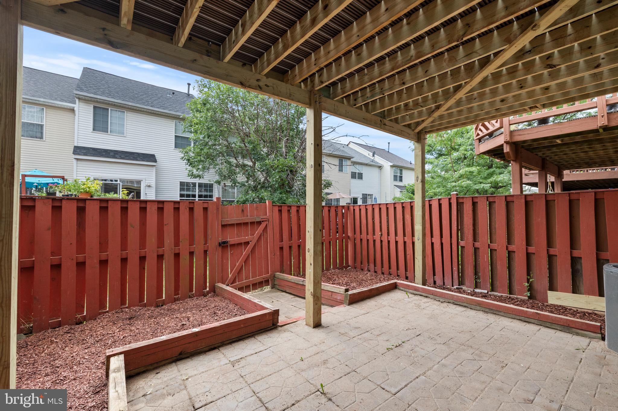 MCNAIR FARMS LANDBAY - Residential Lease