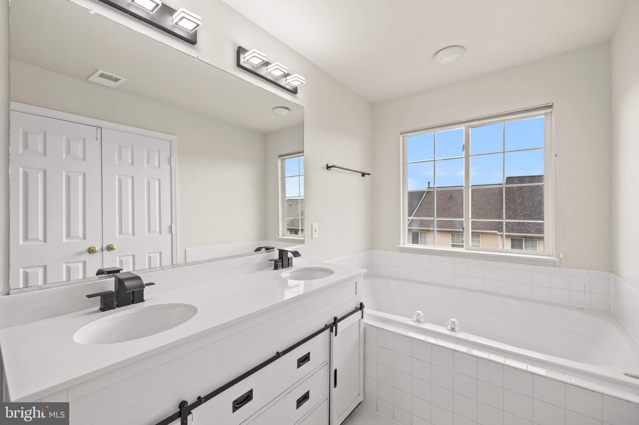 MCNAIR FARMS LANDBAY - Residential Lease