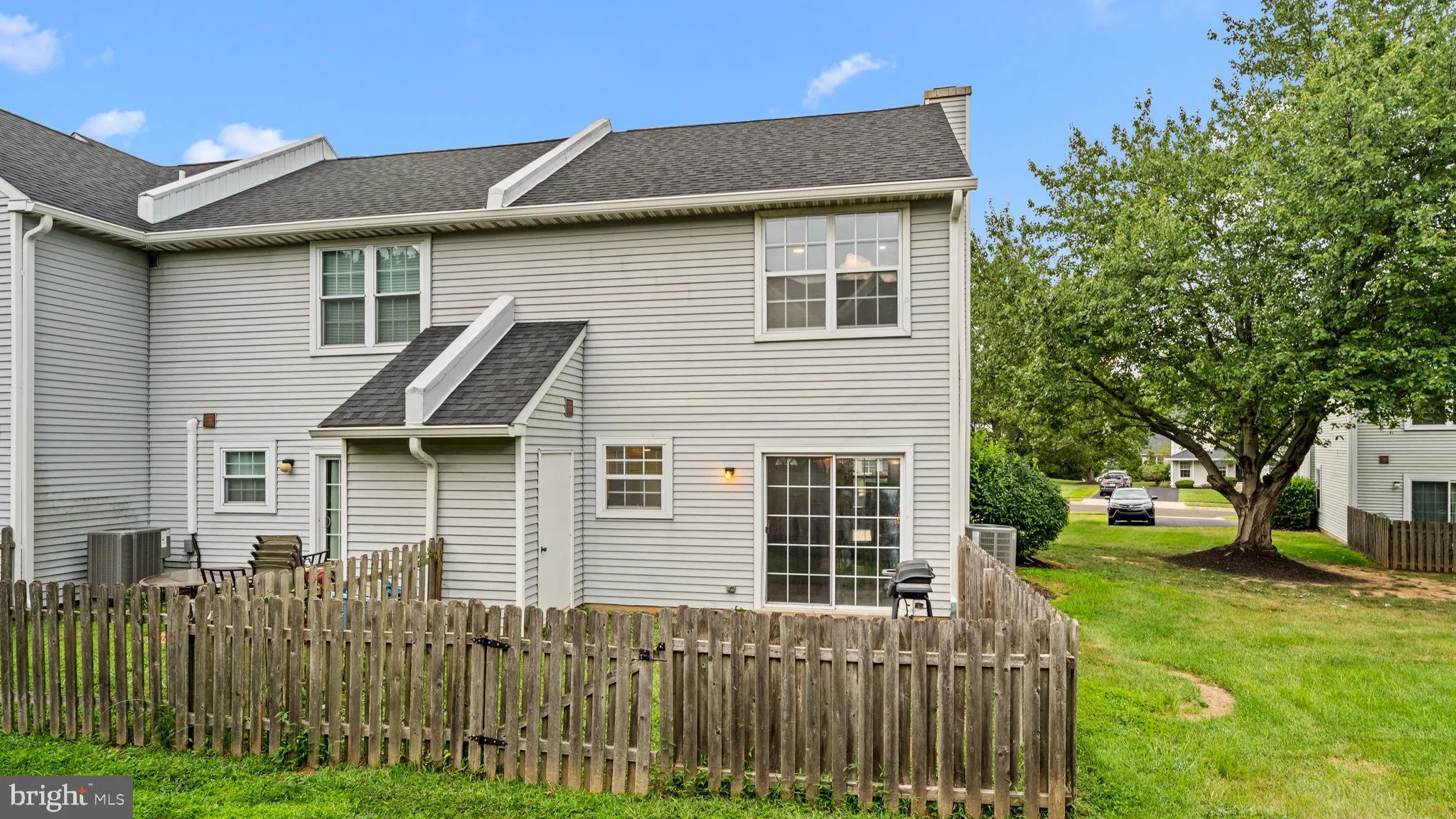 Newtown, Pennsylvania 18940, United States, 2 Bedrooms Bedrooms, ,3 BathroomsBathrooms,Residential,Pending,192517