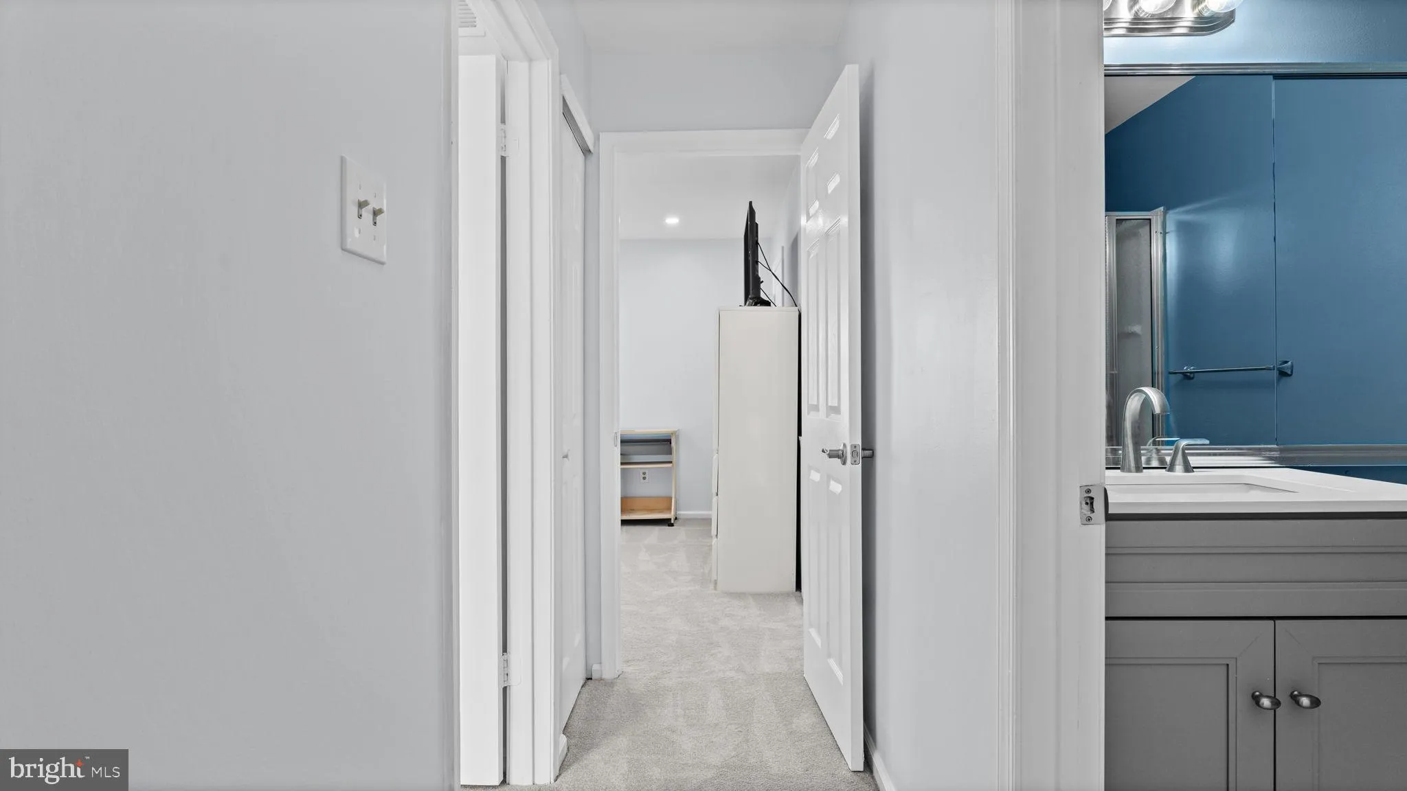 Newtown, Pennsylvania 18940, United States, 2 Bedrooms Bedrooms, ,3 BathroomsBathrooms,Residential,Pending,192517