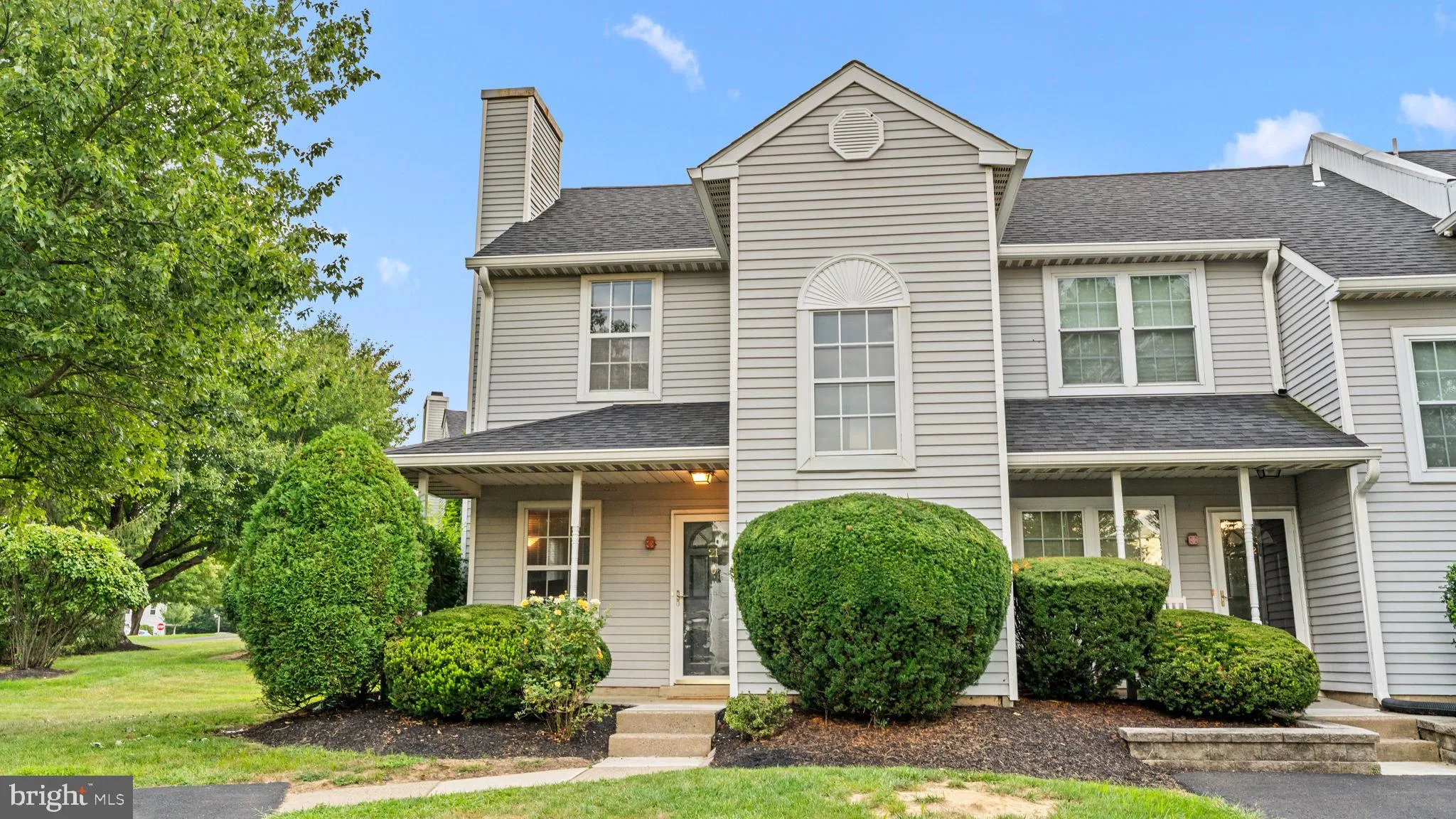 Newtown, Pennsylvania 18940, United States, 2 Bedrooms Bedrooms, ,3 BathroomsBathrooms,Residential,Pending,192517