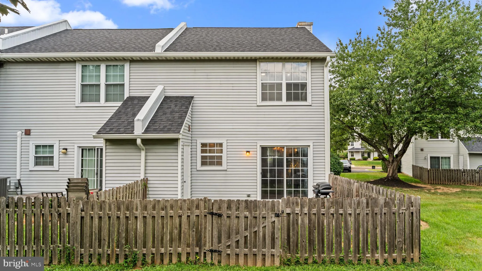 Newtown, Pennsylvania 18940, United States, 2 Bedrooms Bedrooms, ,3 BathroomsBathrooms,Residential,Pending,192517