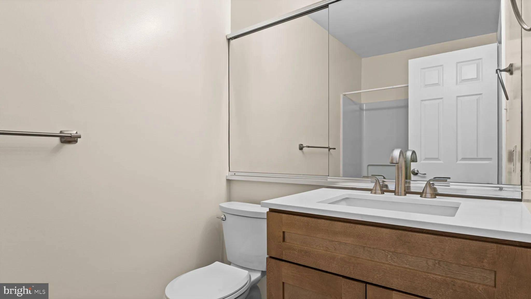 Newtown, Pennsylvania 18940, United States, 2 Bedrooms Bedrooms, ,3 BathroomsBathrooms,Residential,Pending,192517