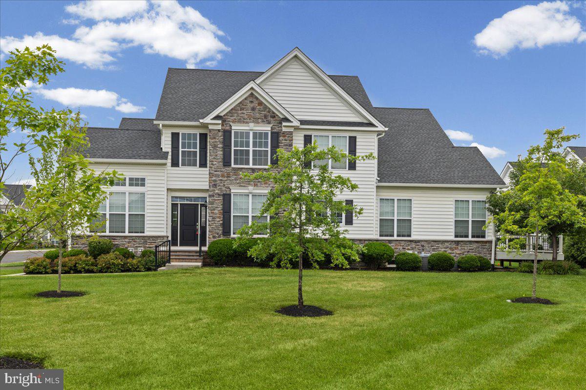 1733 LOCUST DRIVE