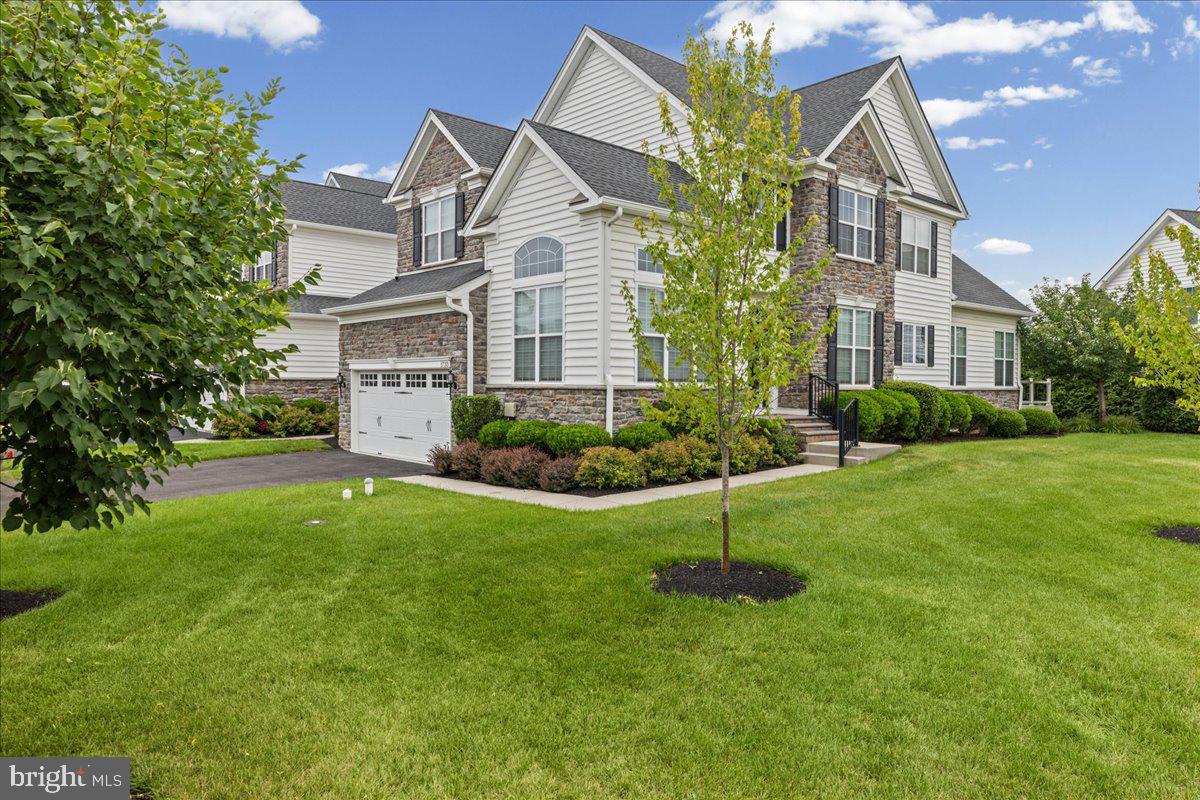 1733 LOCUST DRIVE