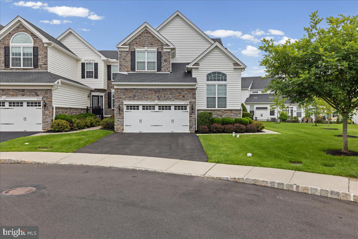 1733 LOCUST DRIVE