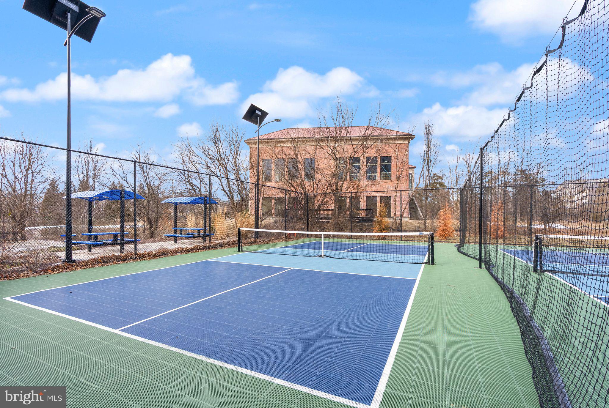 LAKESIDE AT SOUTH RIDING - Residential