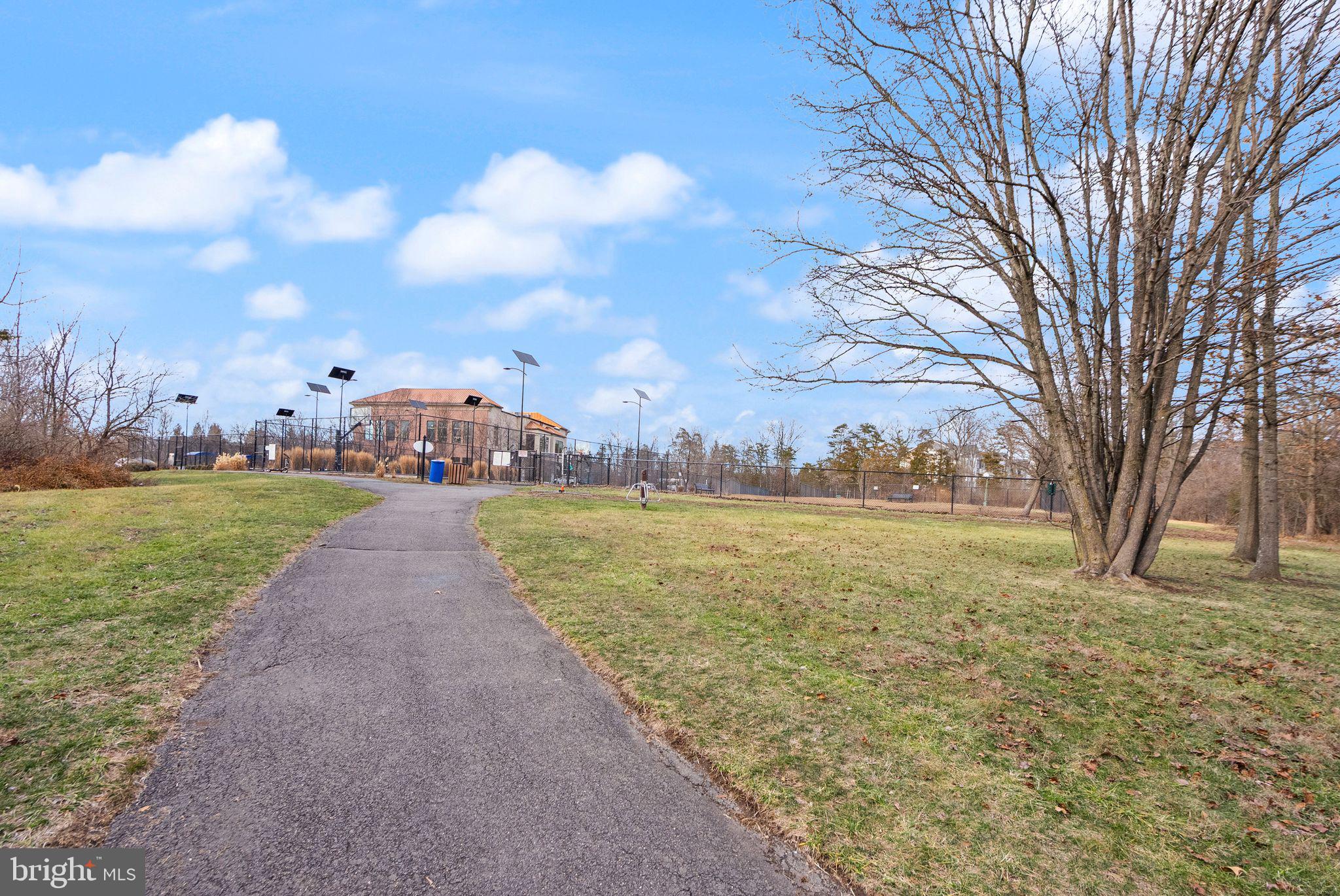 LAKESIDE AT SOUTH RIDING - Residential