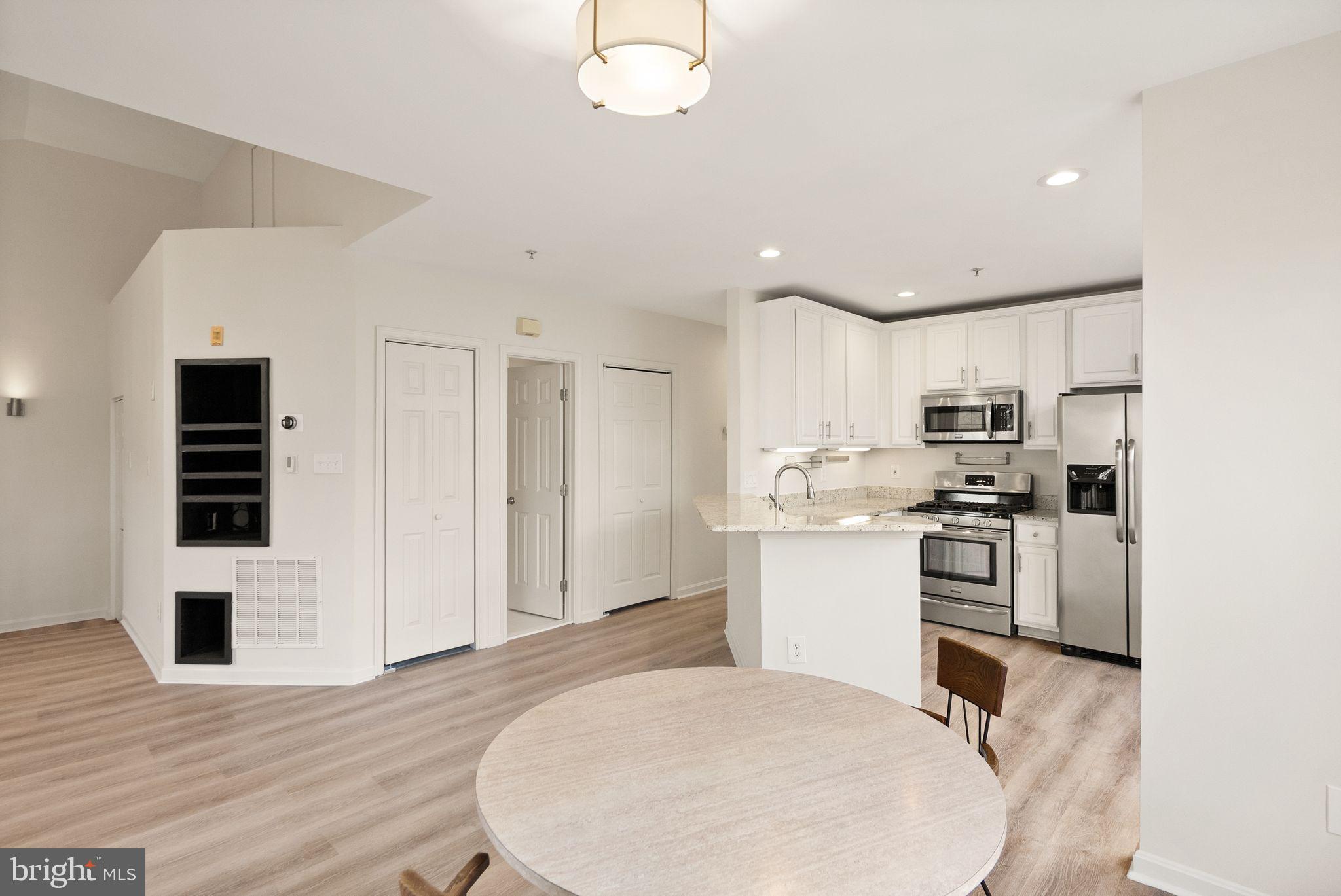 LAKESIDE AT SOUTH RIDING - Residential