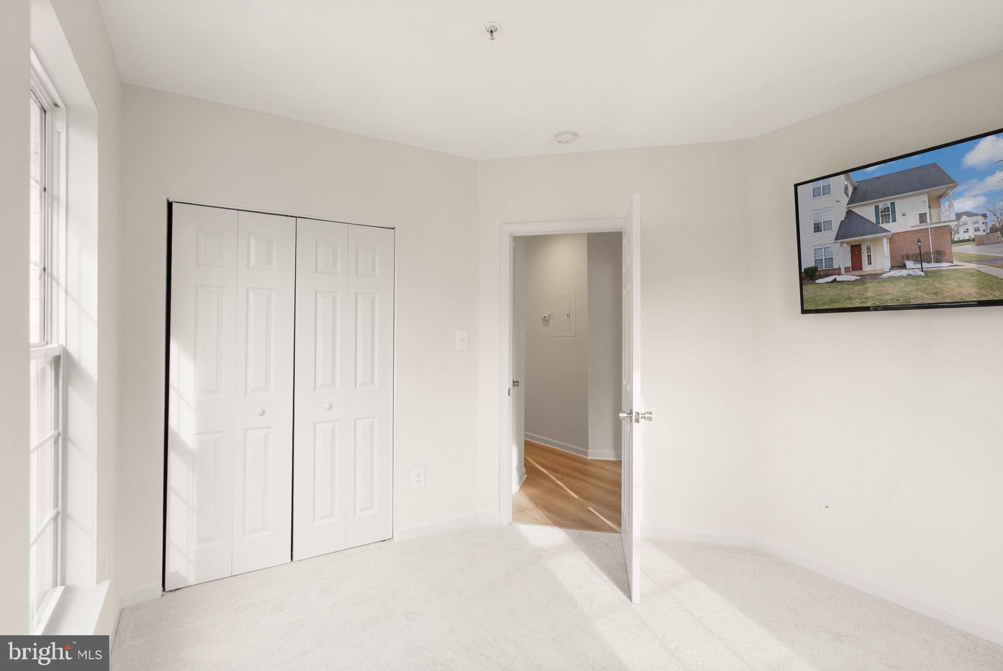 LAKESIDE AT SOUTH RIDING - Residential