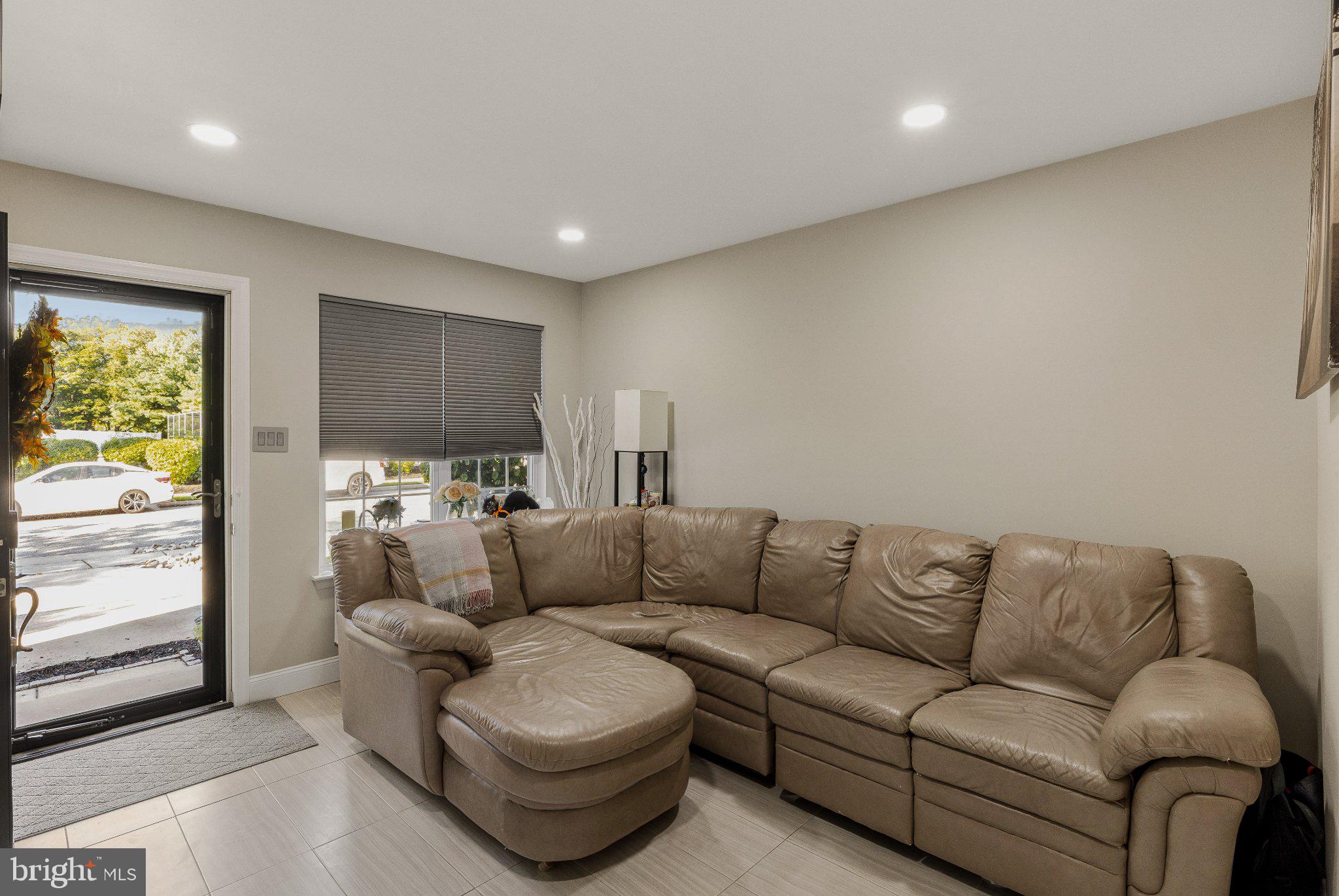 10 ARBOUR LANE