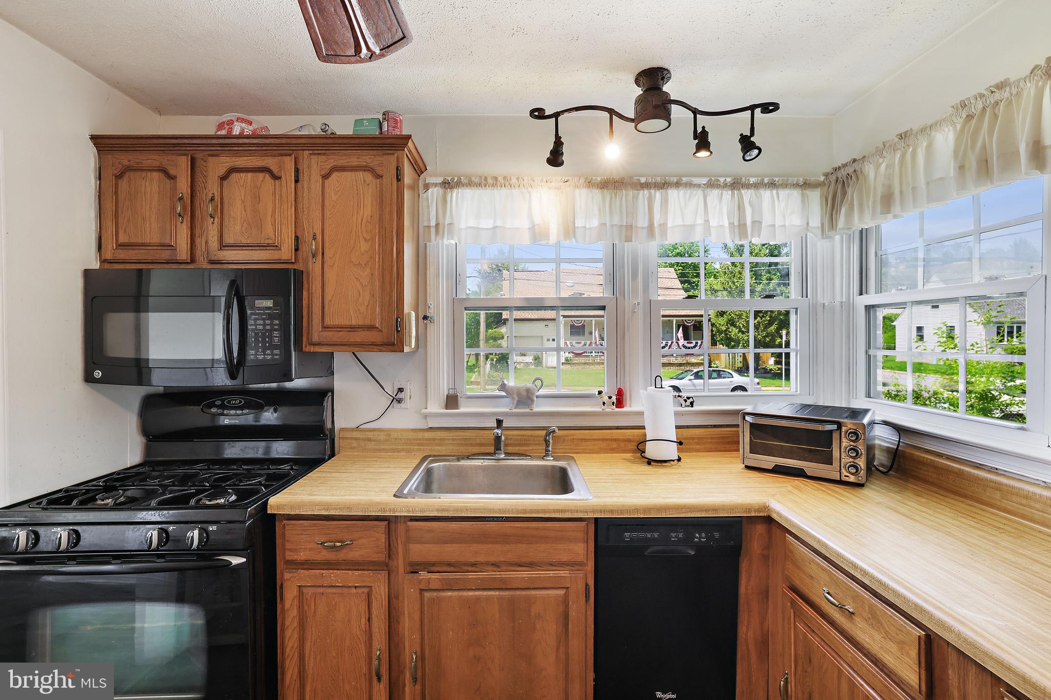 MARLYN MANOR - Residential