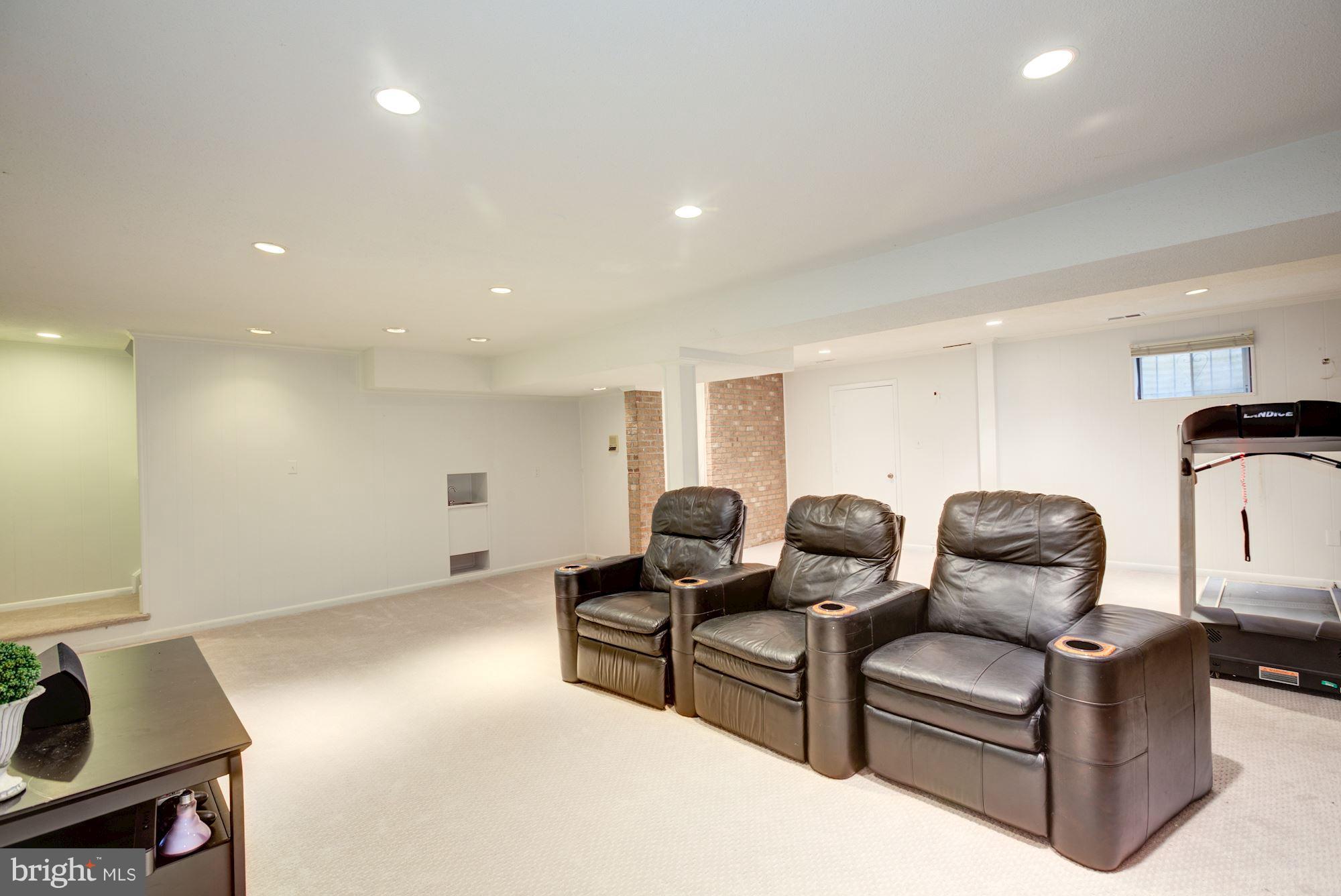 COUNTRY CLUB HILLS - Residential