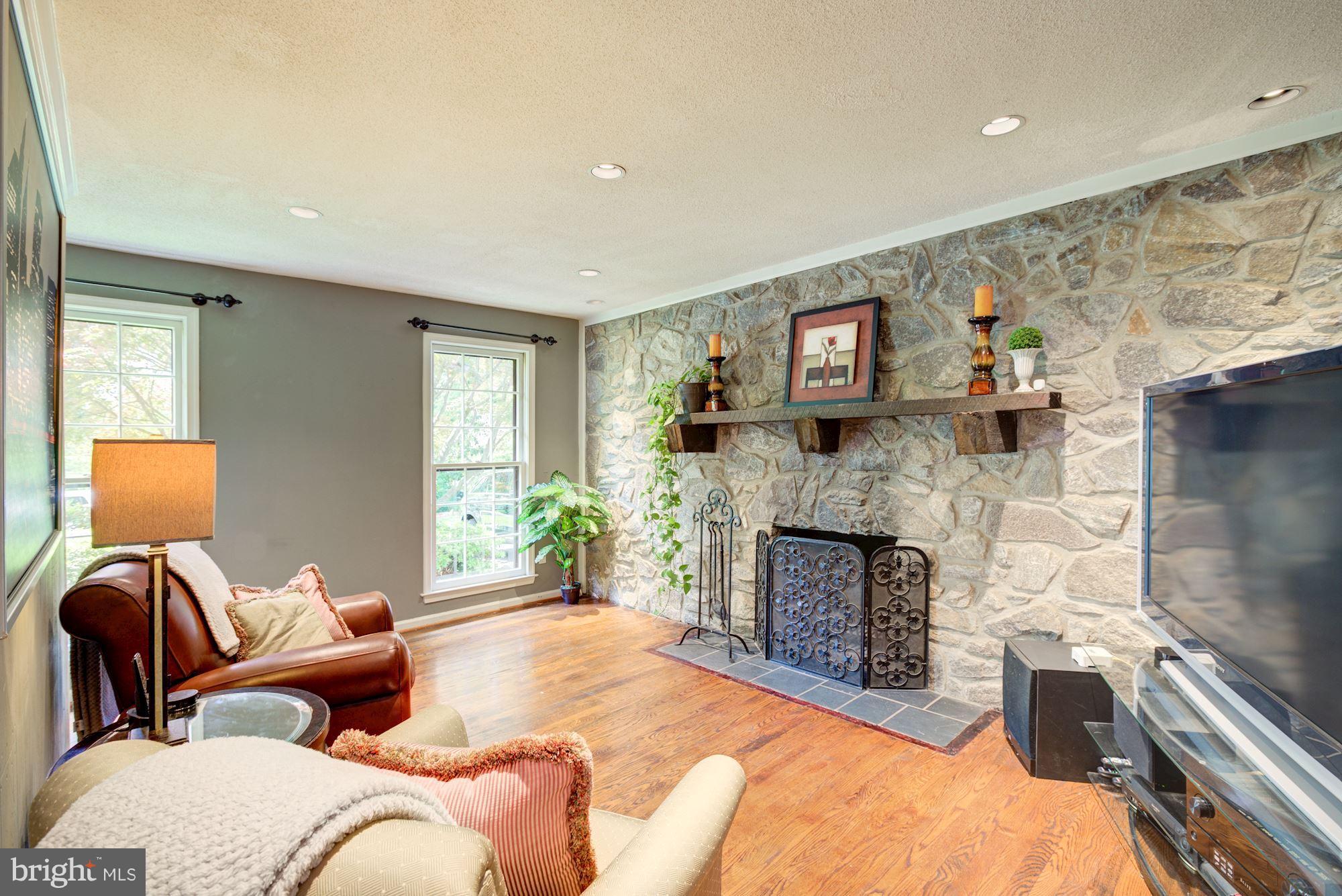 COUNTRY CLUB HILLS - Residential