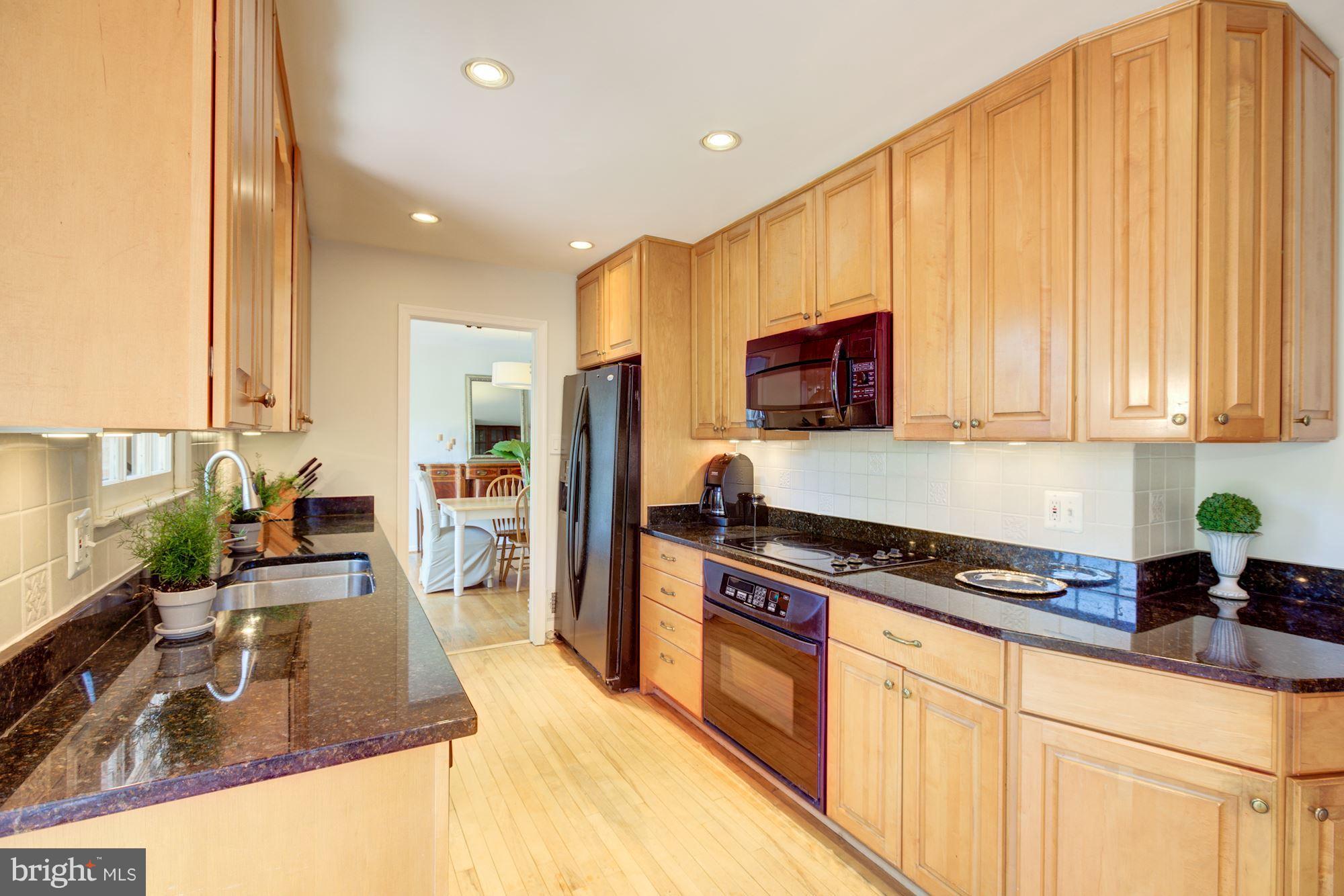 COUNTRY CLUB HILLS - Residential