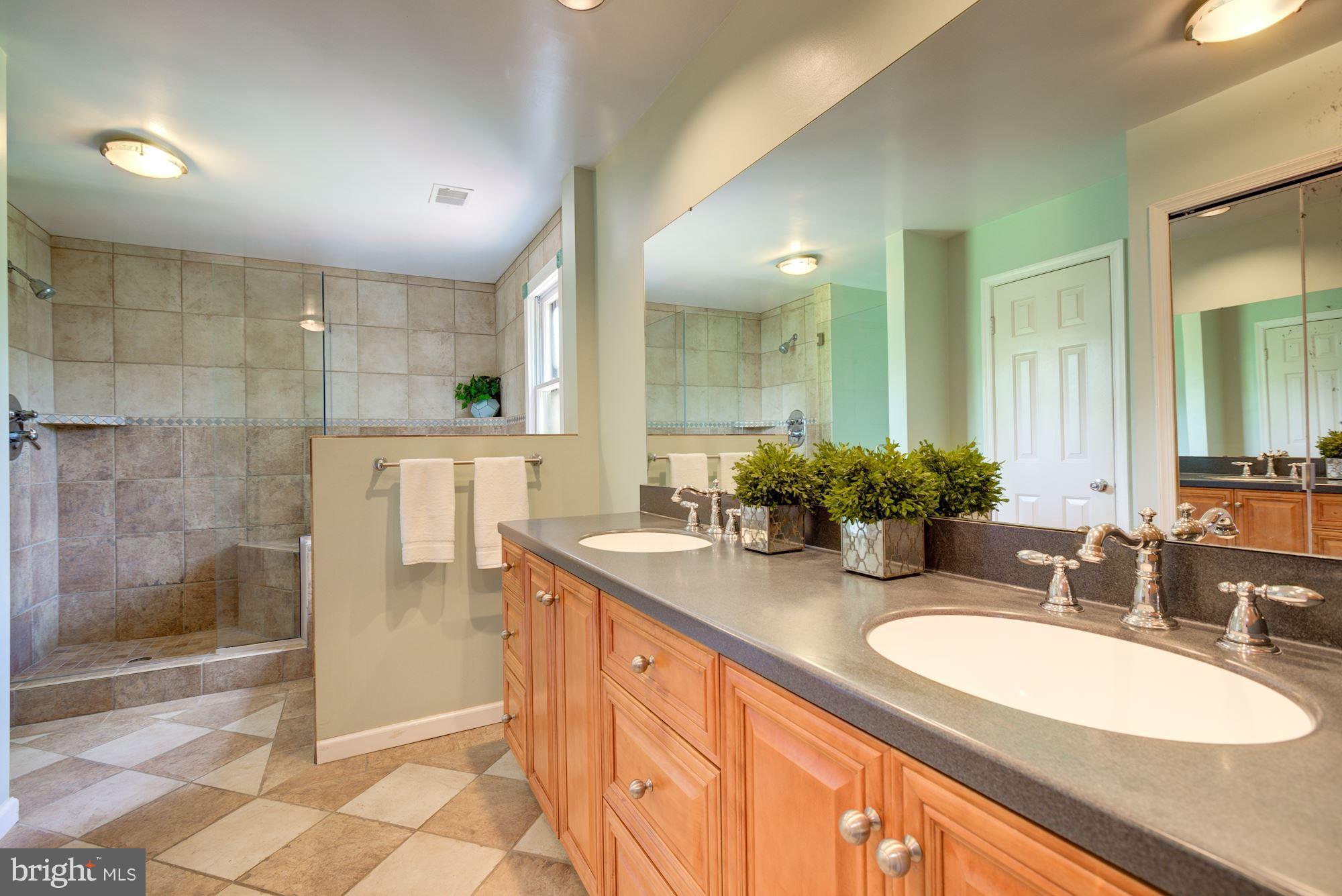 COUNTRY CLUB HILLS - Residential