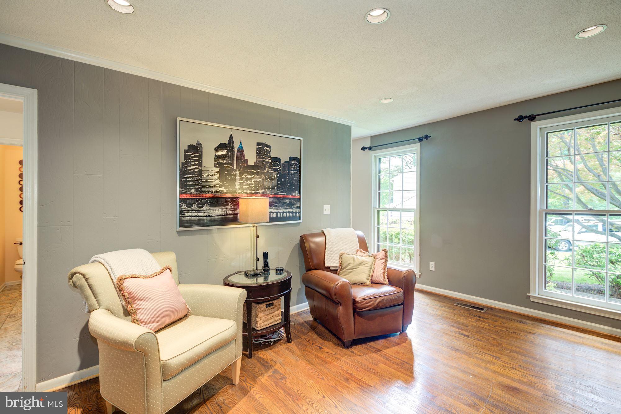 COUNTRY CLUB HILLS - Residential