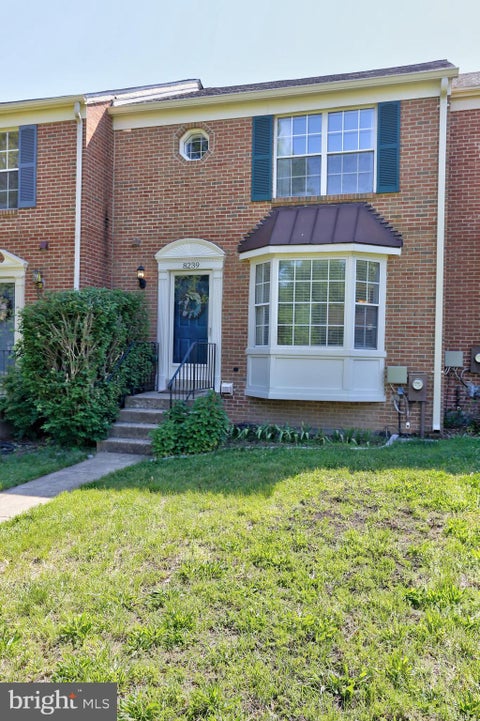 Townhouse For Sale - 8239 Londonderry Court<br/> LAUREL, MD 20707