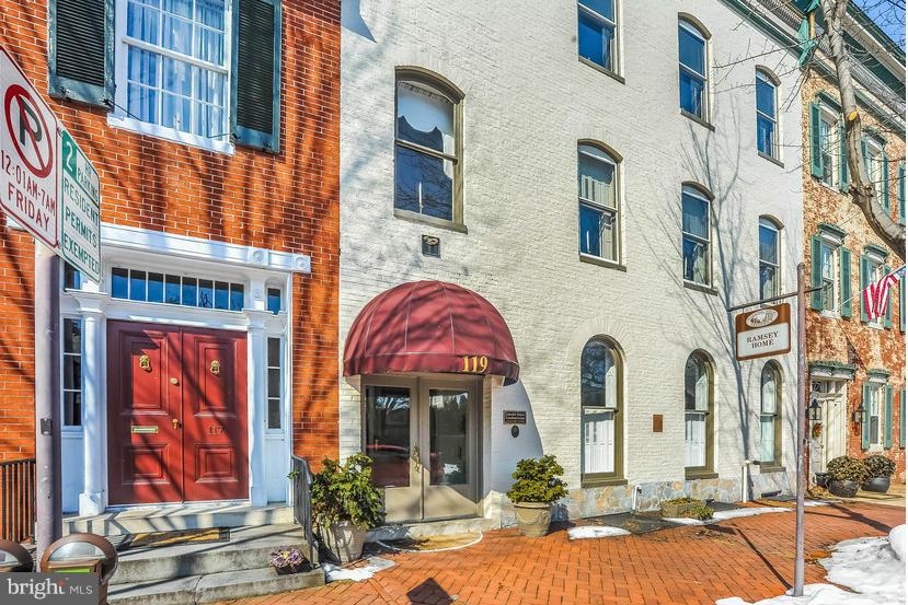 Absolutely STUNNING 2,747 s.f. 2nd fl condo! Heart of pine fils throughout most of home, high ceilings-moldings-bkfast rm w/built-ins- gourmet kitchen-PRIVATE ELEVATOR OPENS DIRECTLY INTO UNIT! Sunroom-beautiful master suite w/private covered porch-screen porch off kit-GATED PARKING + st parking avail. PET FRIENDLY - A MUST SEE!! Once in a lifetime opportunity!