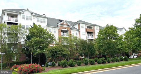 Photo of 327 King Farm Boulevard #104, ROCKVILLE, MD 20850 (MLS # MDMC2194206)