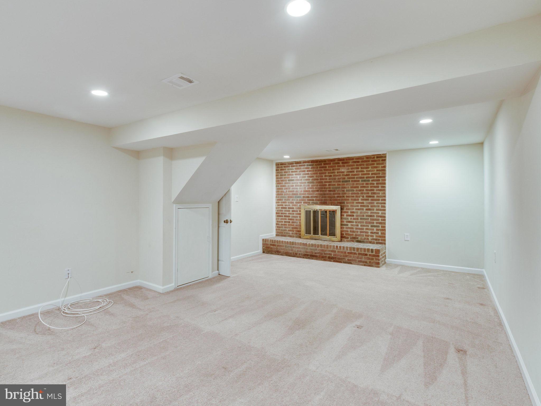 ROSE HILL FARMS - Residential Lease