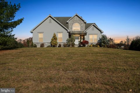 635 EAGLEVIEW DRIVE MOHRSVILLE PA 19541