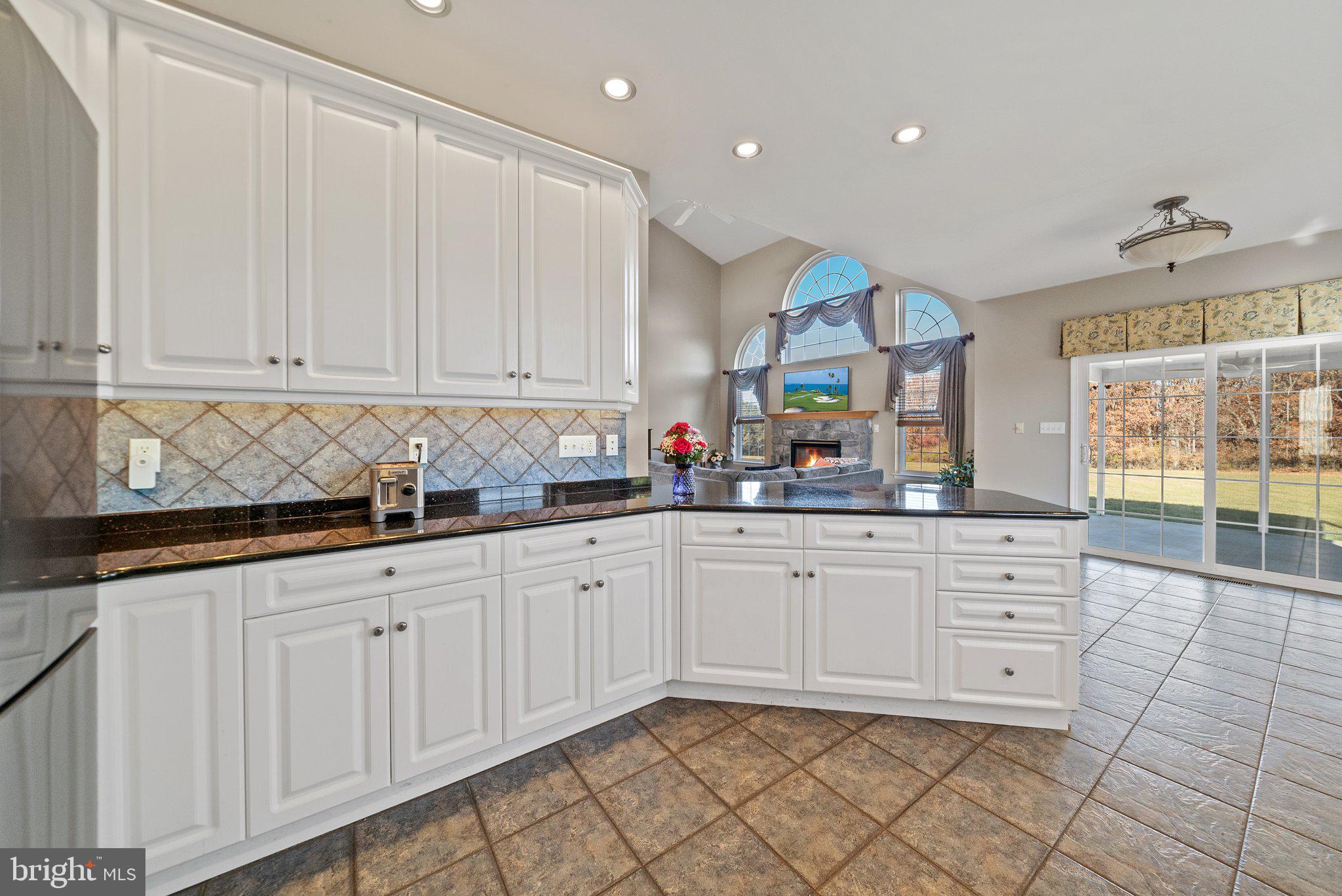 635 EAGLEVIEW DRIVE