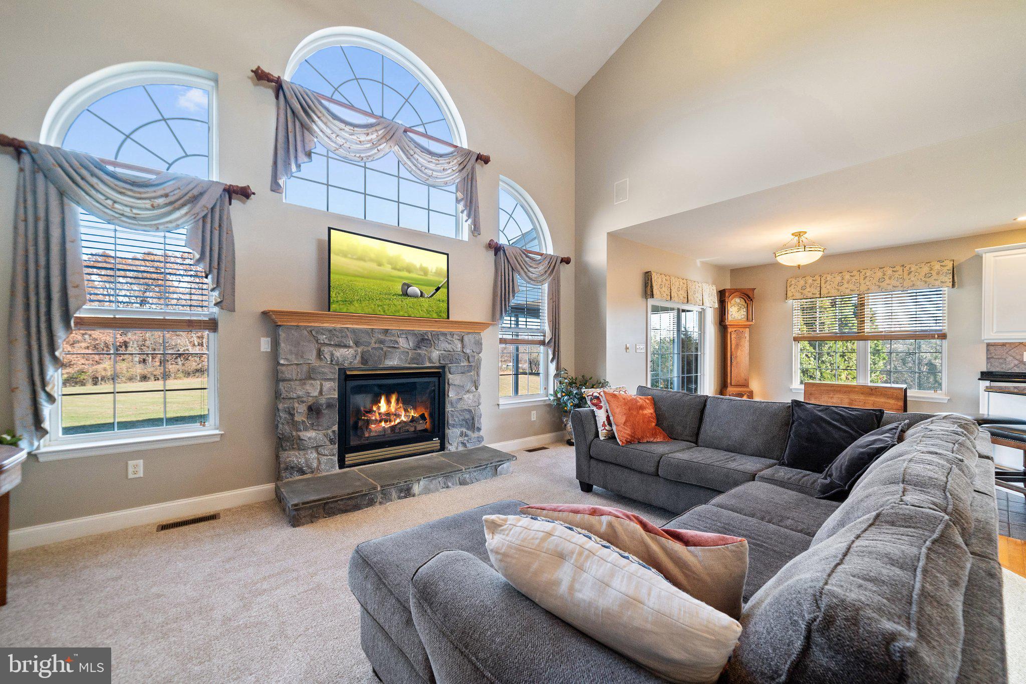 635 EAGLEVIEW DRIVE