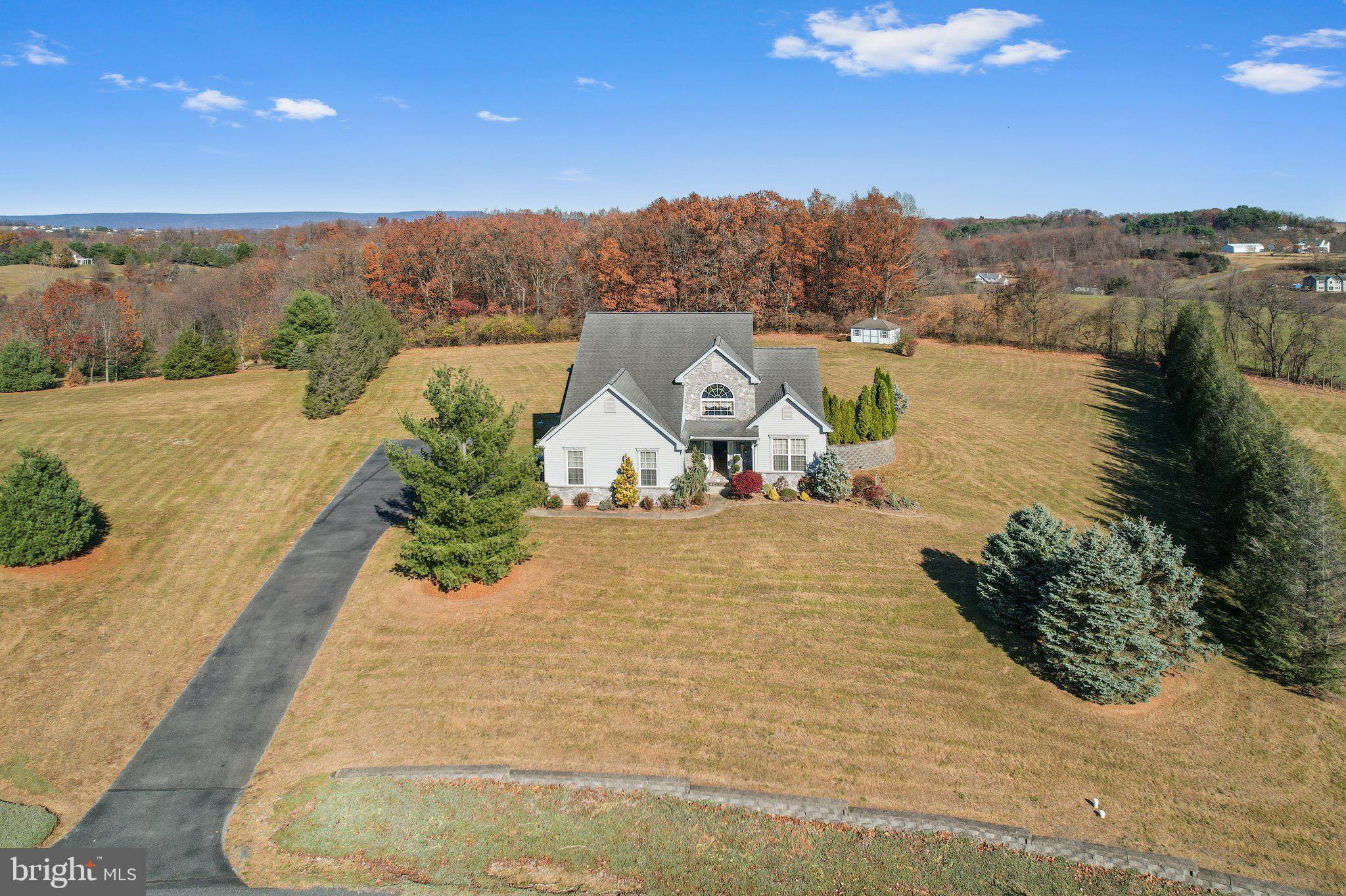 635 EAGLEVIEW DRIVE