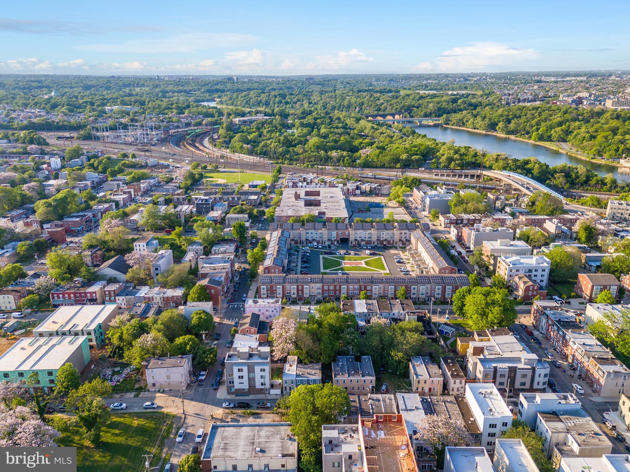 UNIVERSITY CITY - Land