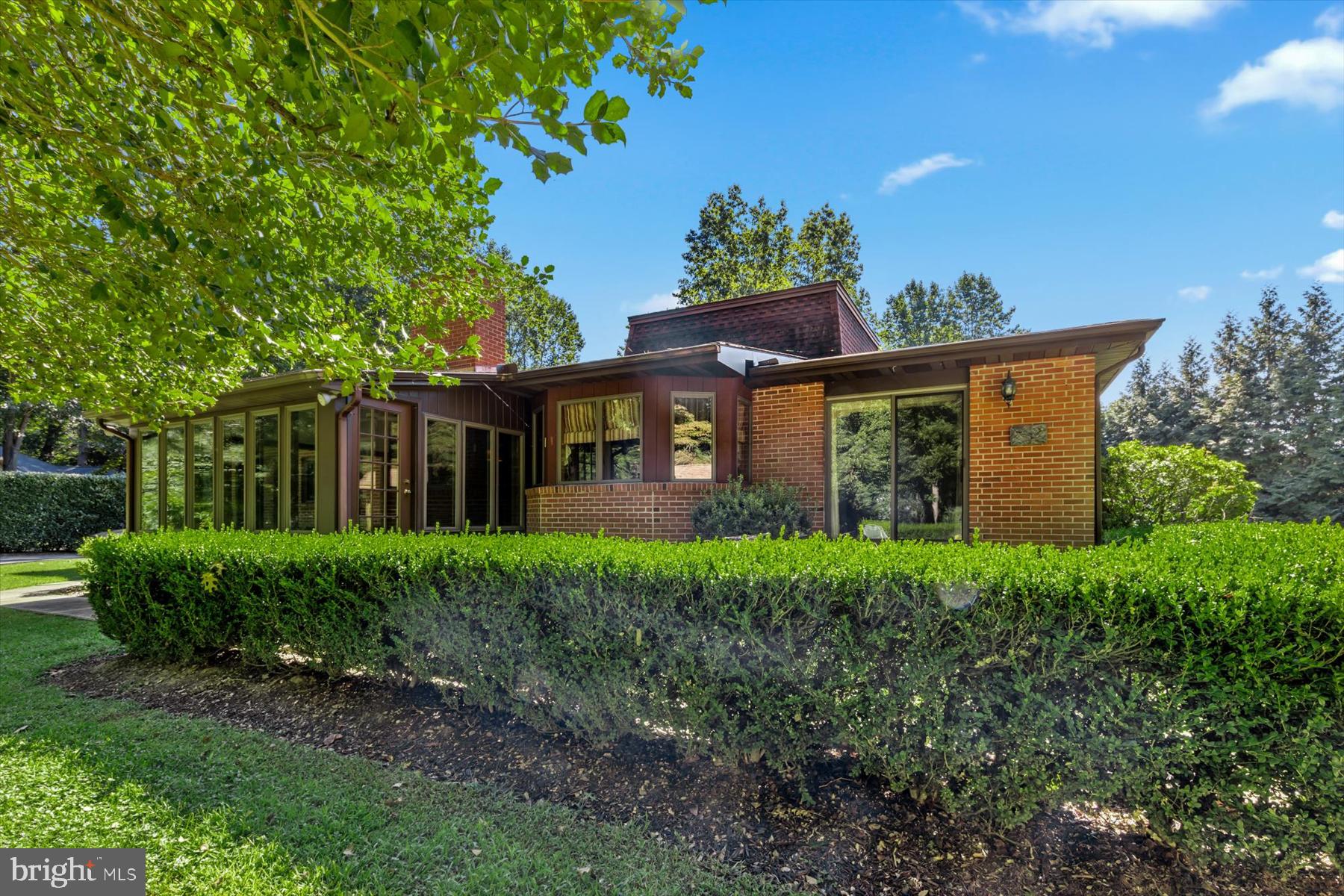 8 MEWS ROAD