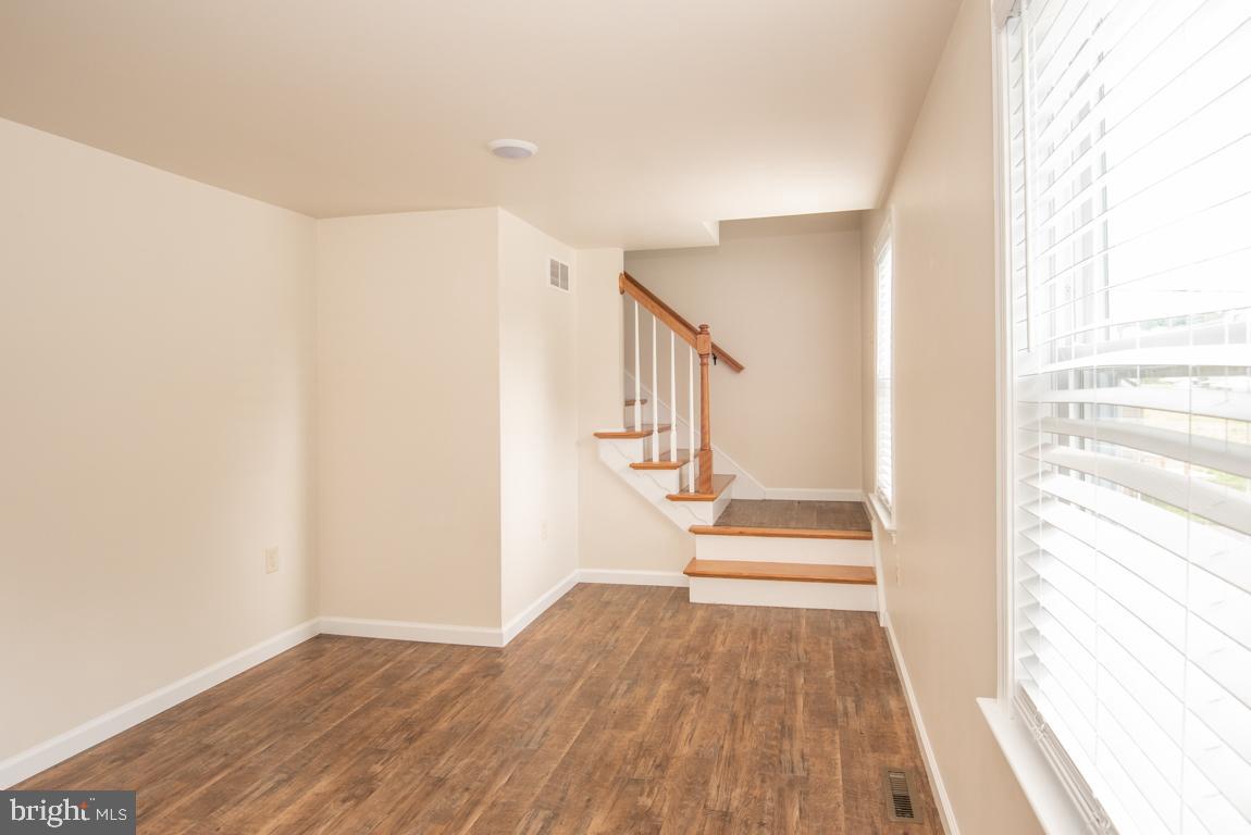 NEW  HOLLAND - Residential