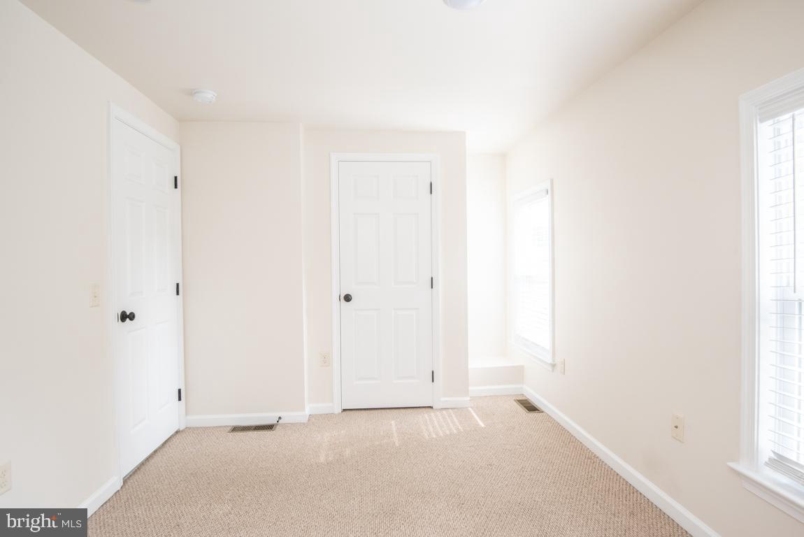 NEW  HOLLAND - Residential