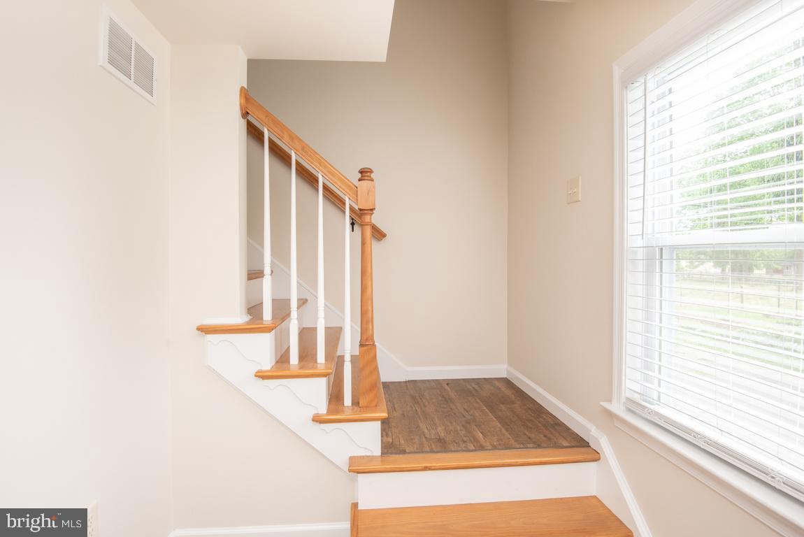 NEW  HOLLAND - Residential